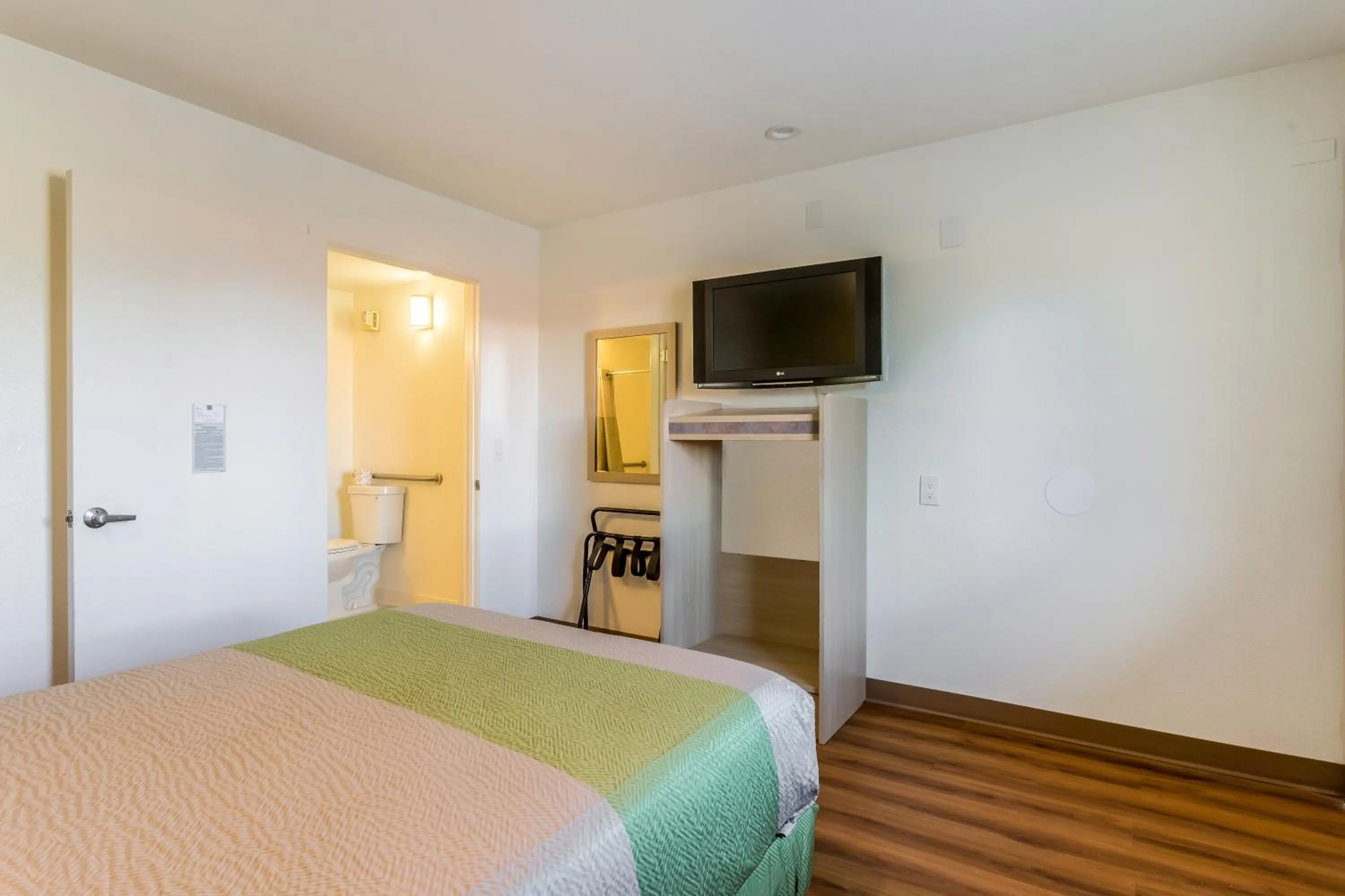 Bedroom, Bed in Motel 6-Needles, CA