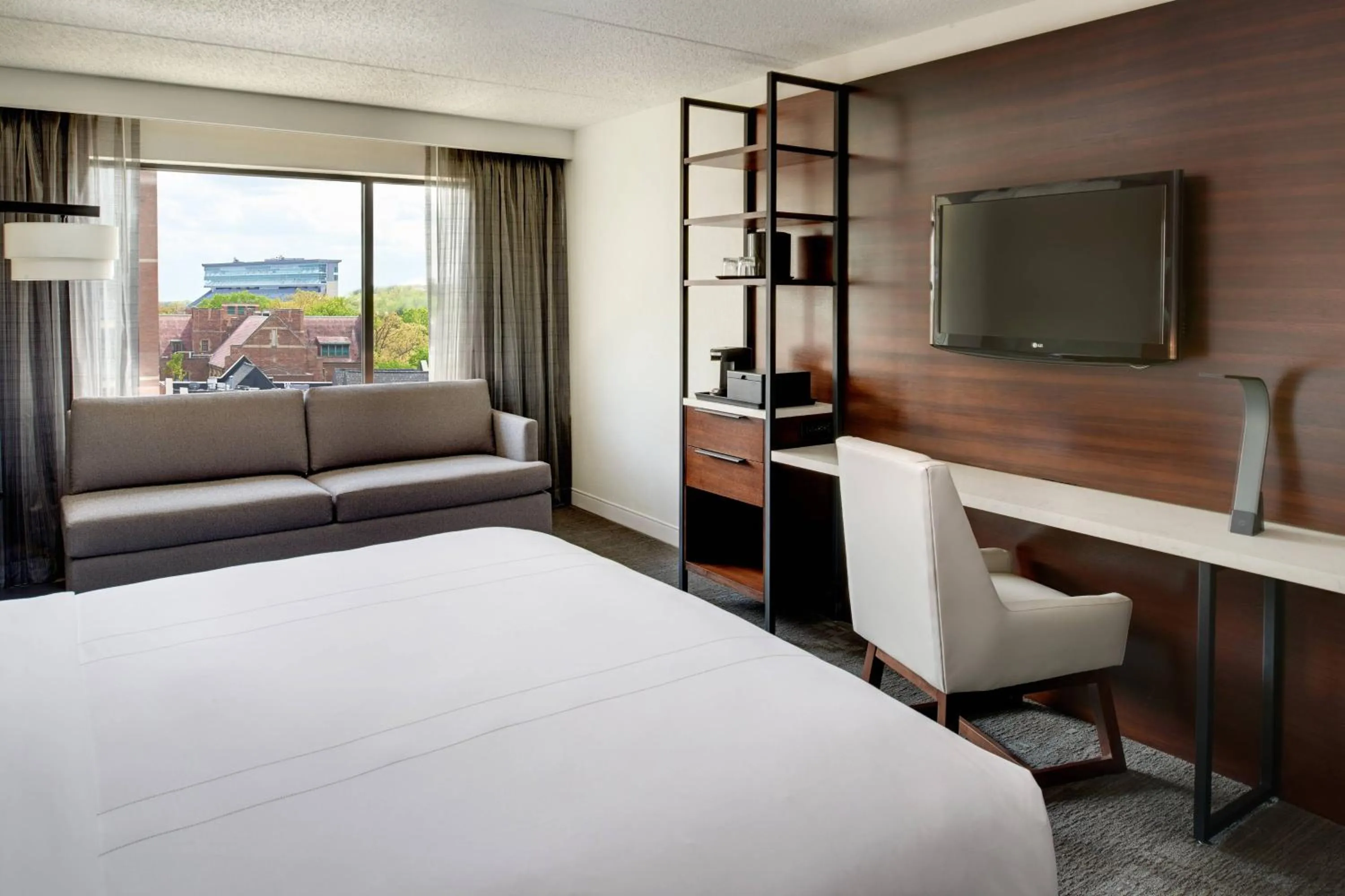 Bedroom, Bed in Marriott East Lansing at University Place