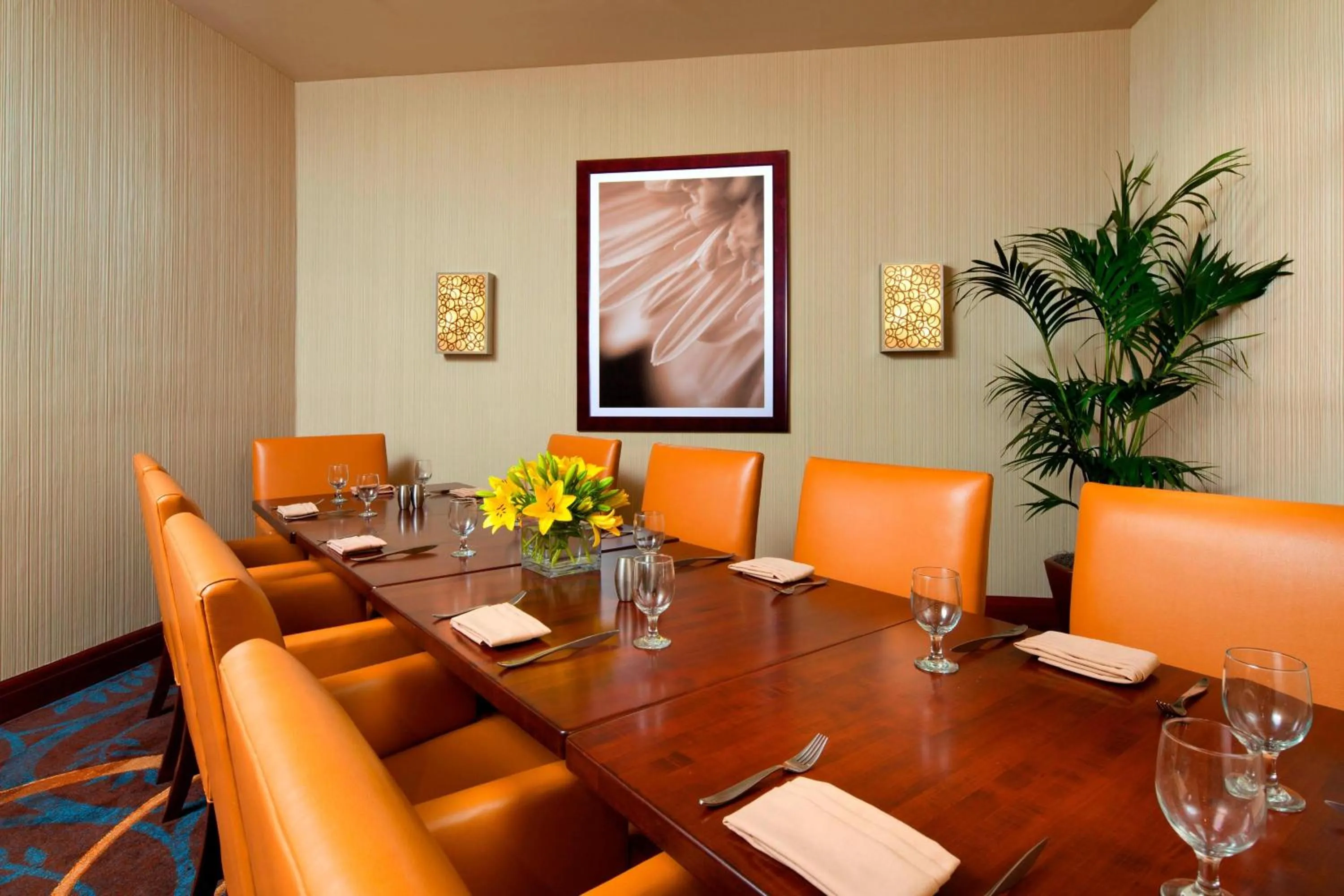 Restaurant/places to eat in Sheraton Agoura Hills Hotel