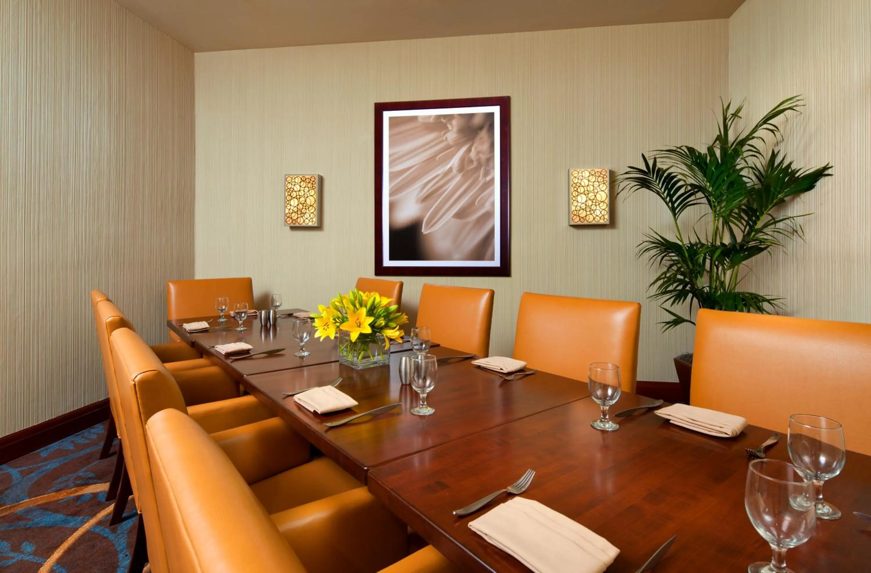 Restaurant/places to eat in Sheraton Agoura Hills Hotel