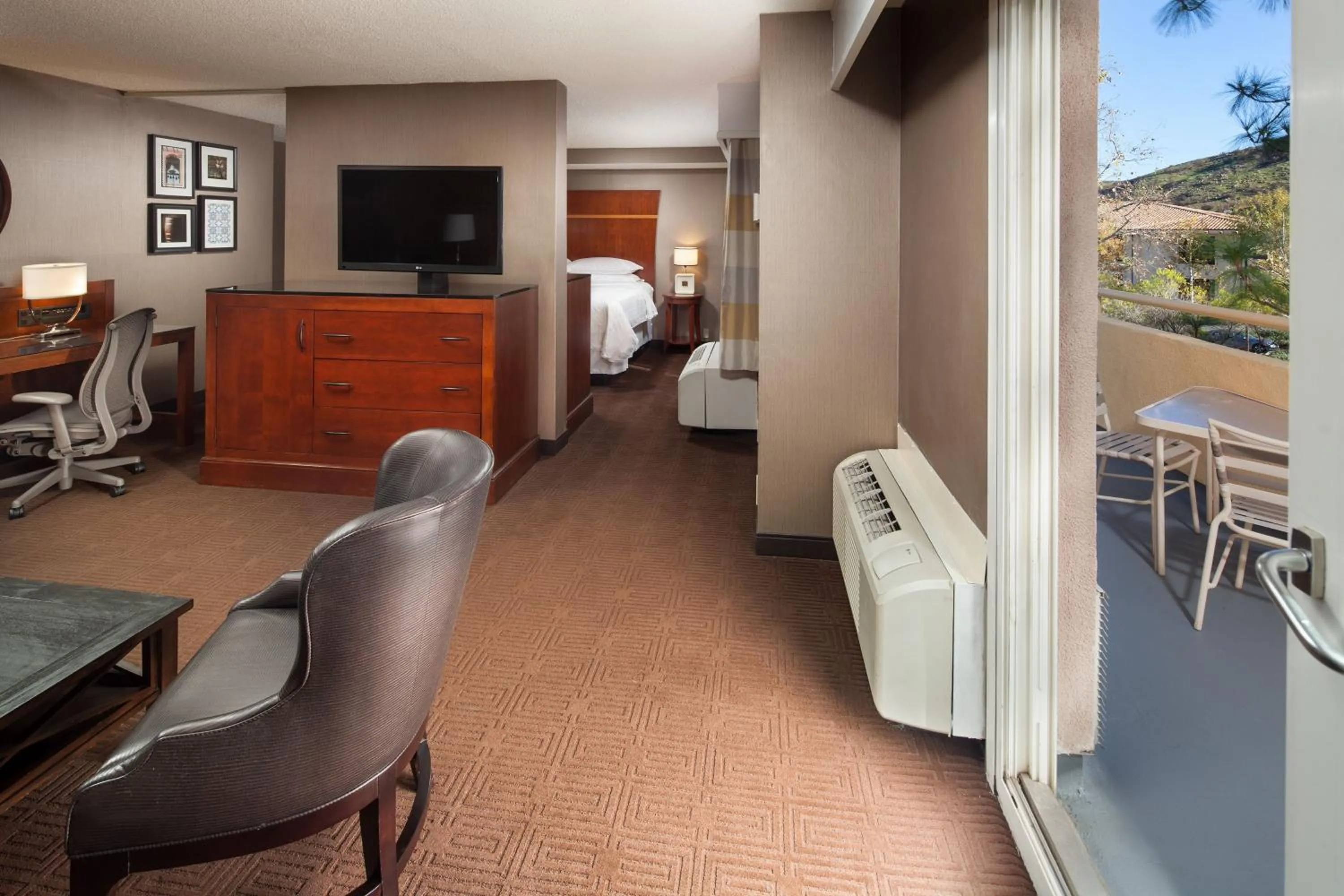 Photo of the whole room in Sheraton Agoura Hills Hotel