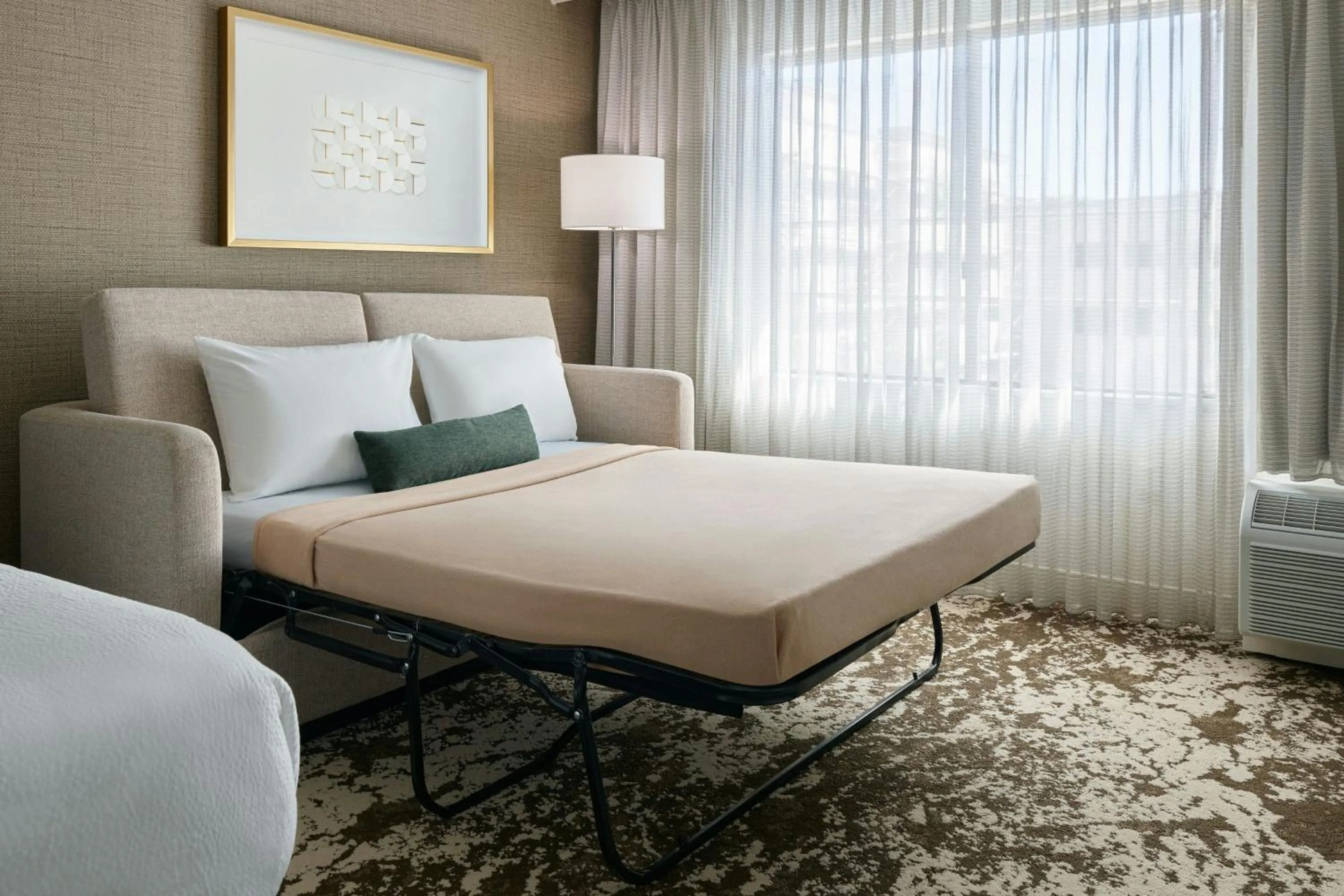 Photo of the whole room, Bed in Courtyard by Marriott Los Angeles Pasadena Old Town