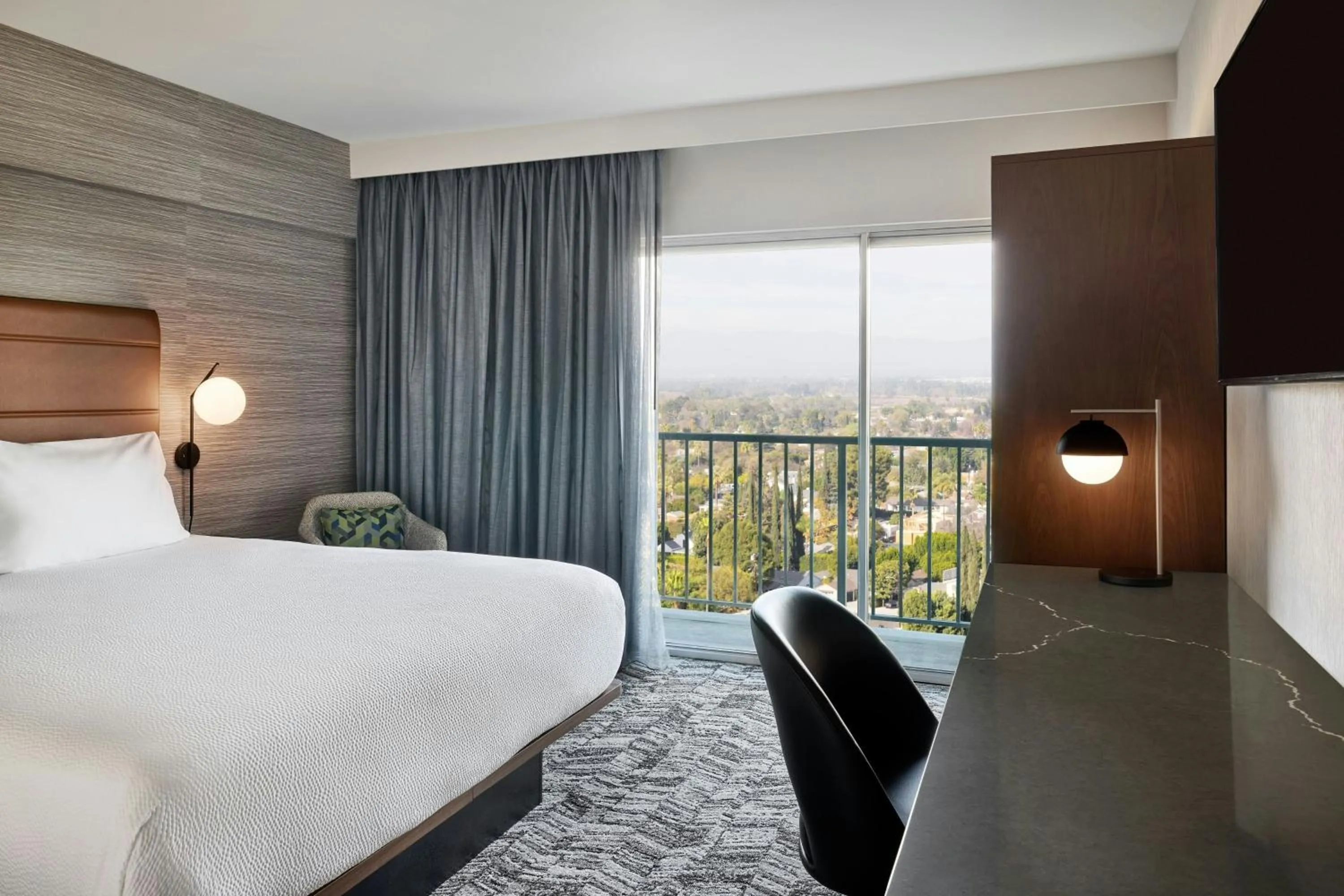 Bedroom, Bed in Courtyard Los Angeles Sherman Oaks