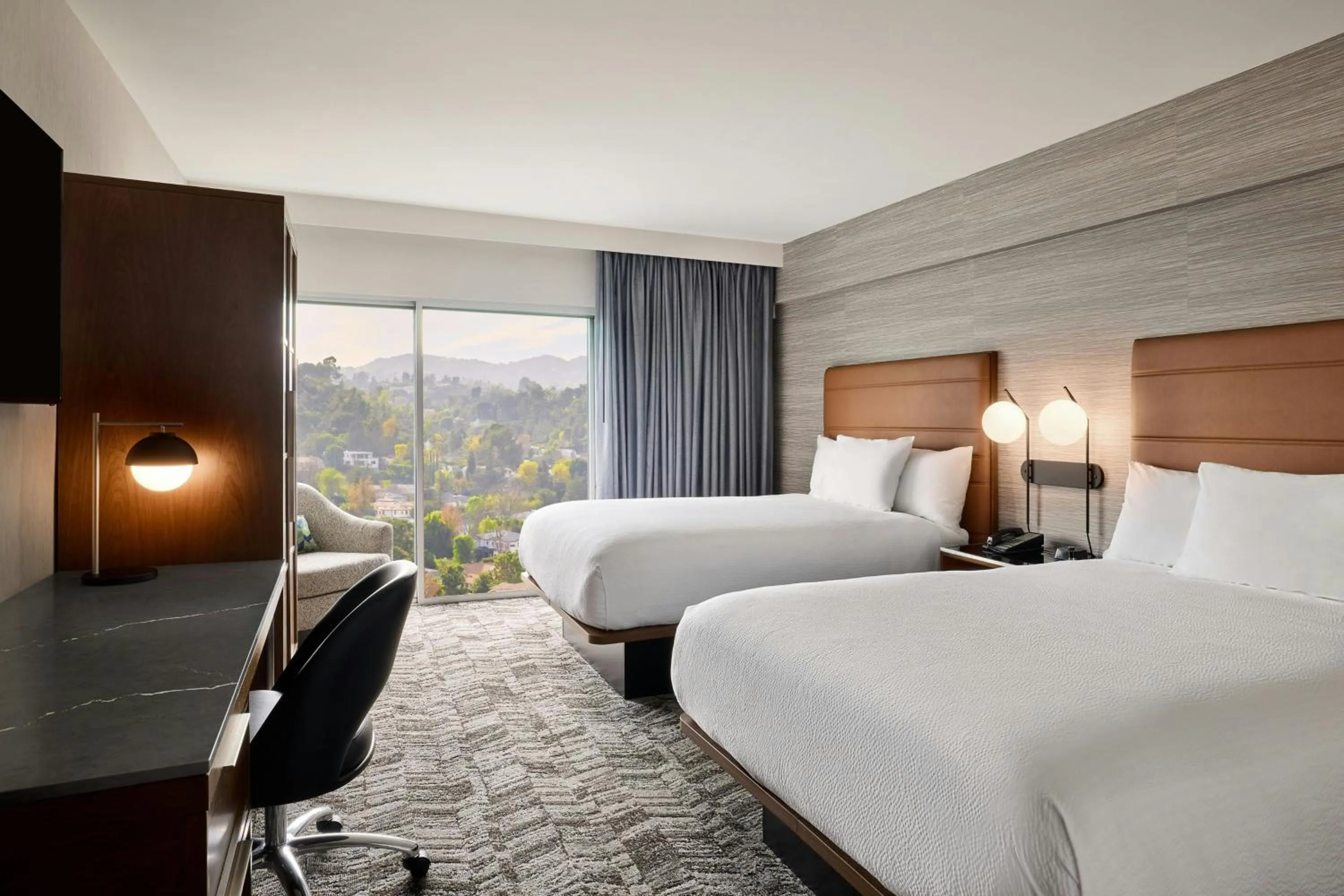 Bedroom, Bed in Courtyard Los Angeles Sherman Oaks