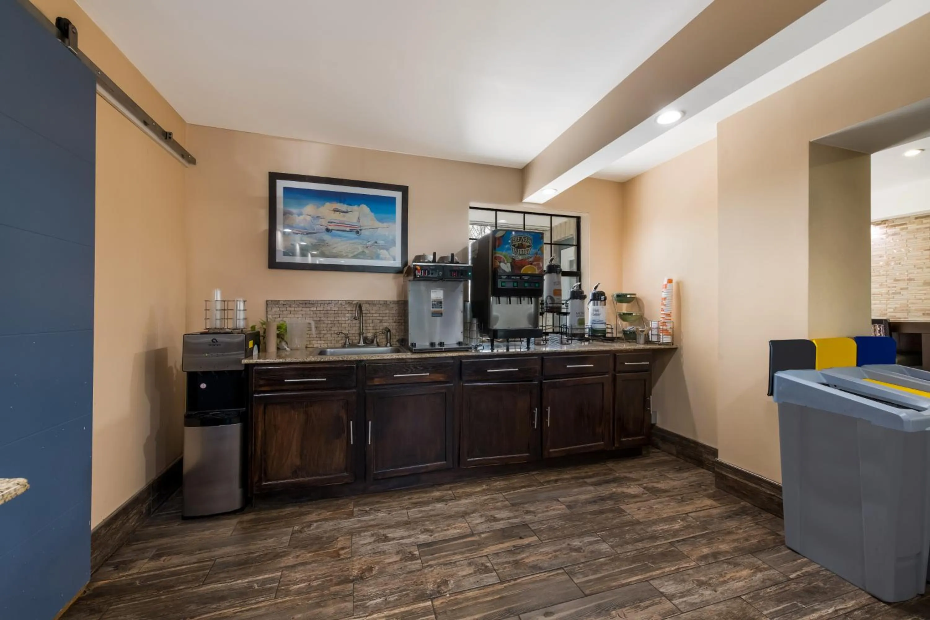 Breakfast in Quality Inn & Suites Airport