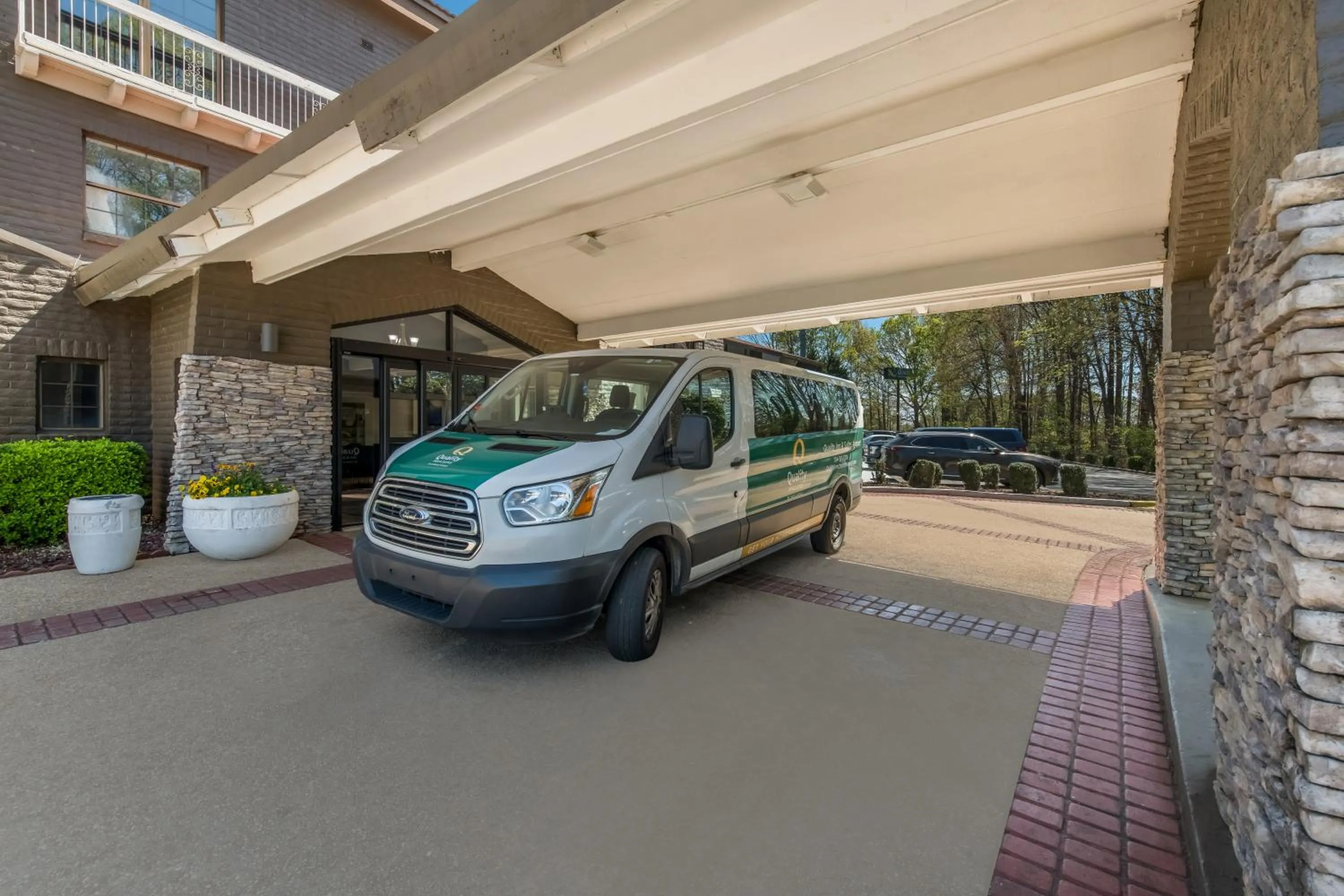 shuttle in Quality Inn & Suites Airport