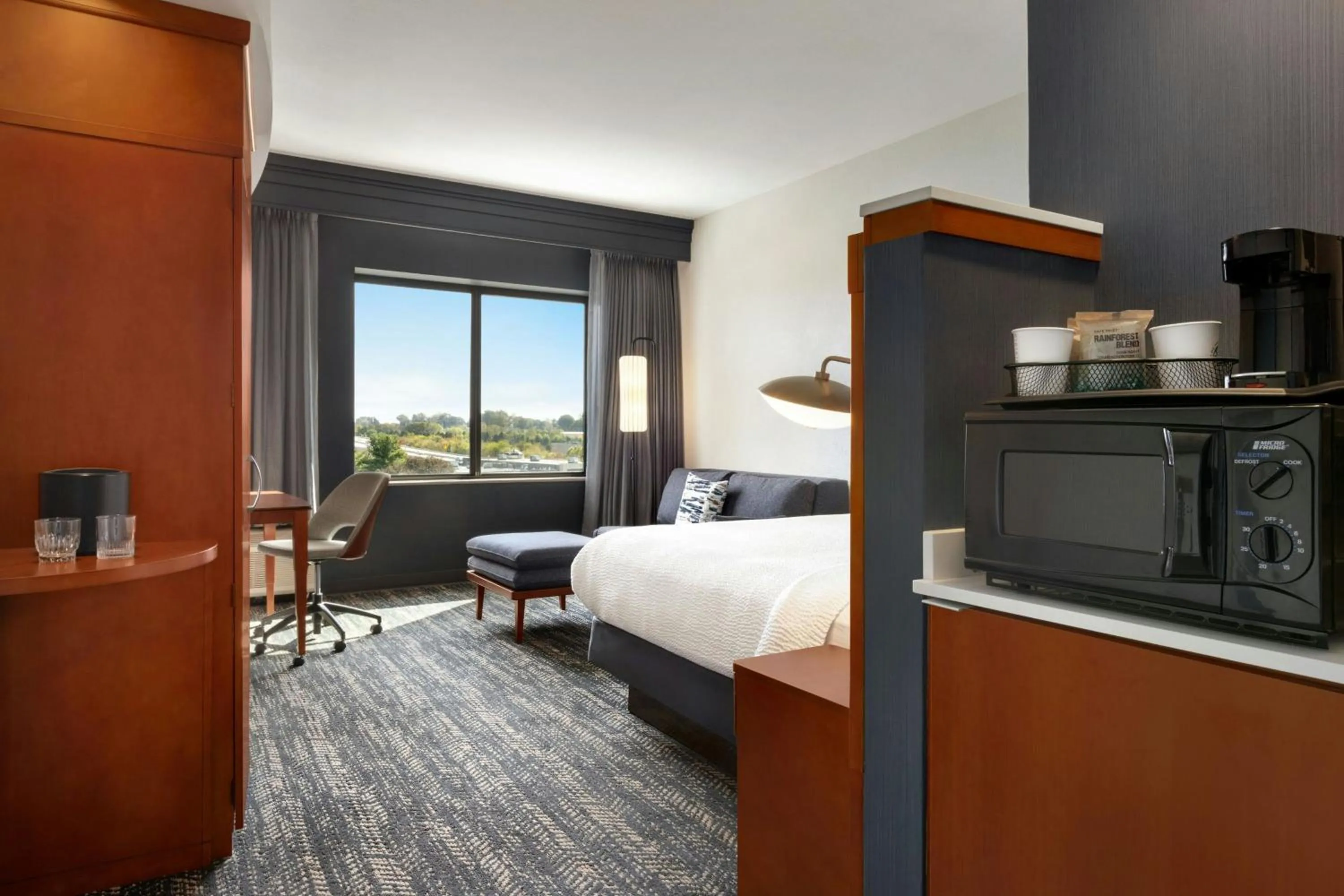 Photo of the whole room, Bed in Courtyard Lancaster