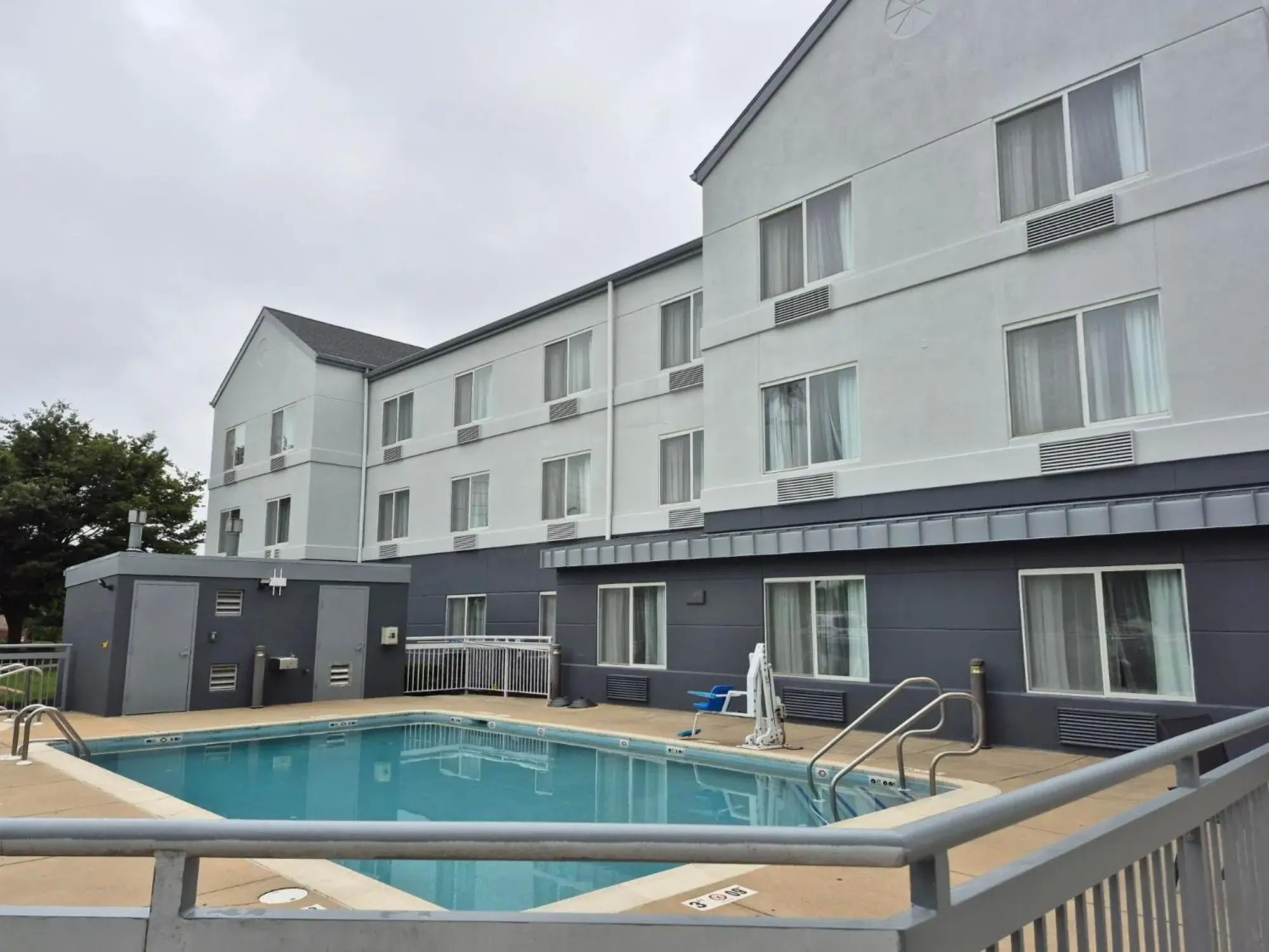 Swimming pool in Spark by Hilton Lancaster Swimming pool in Spark by Hilton Lancaster