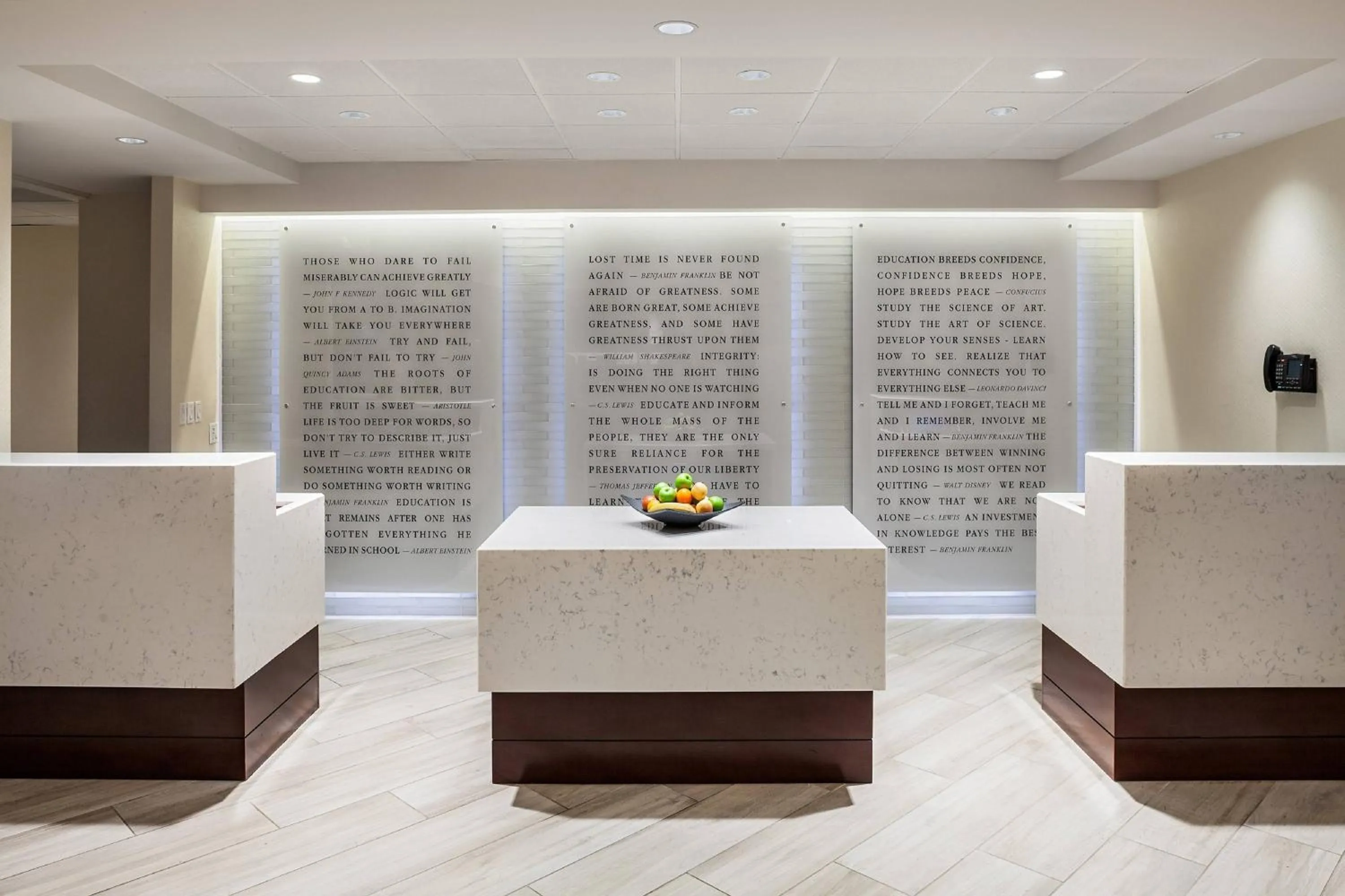 Lobby or reception in Fullerton Marriott at California State University