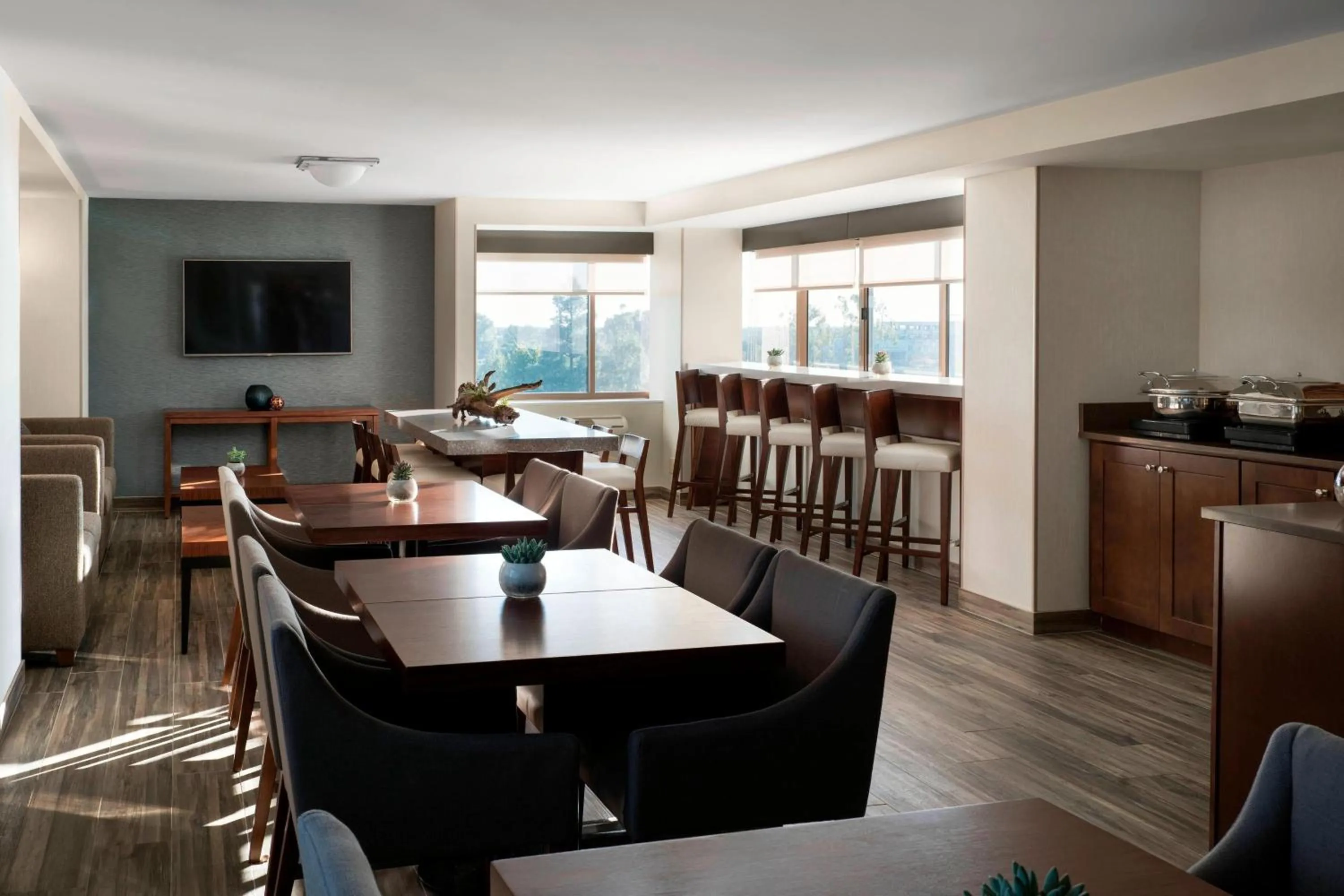 Lounge or bar in Fullerton Marriott at California State University