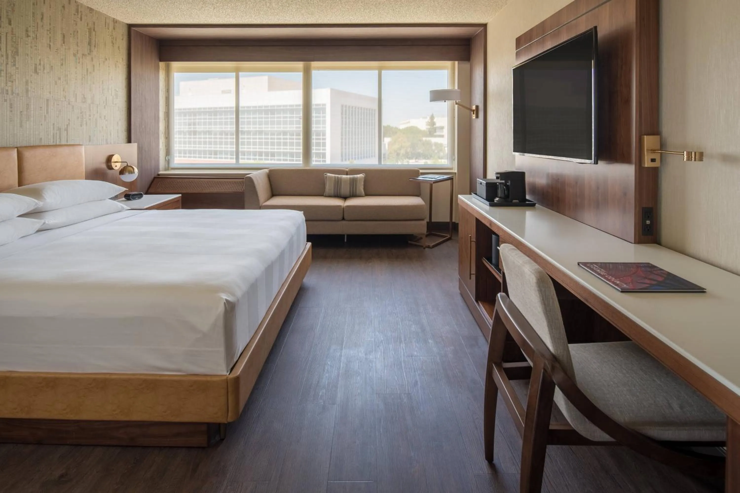 Photo of the whole room, Bed in Fullerton Marriott at California State University