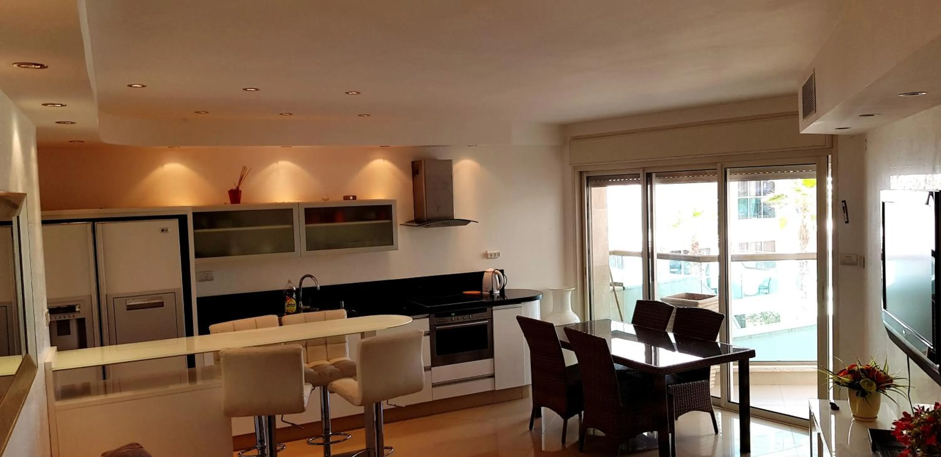 Dining area in City Resort Palmore