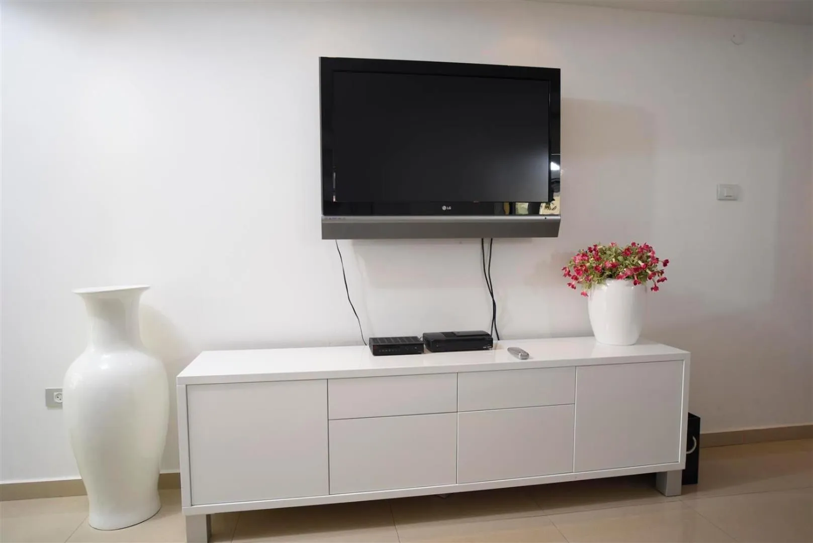 TV and multimedia in City Resort Palmore