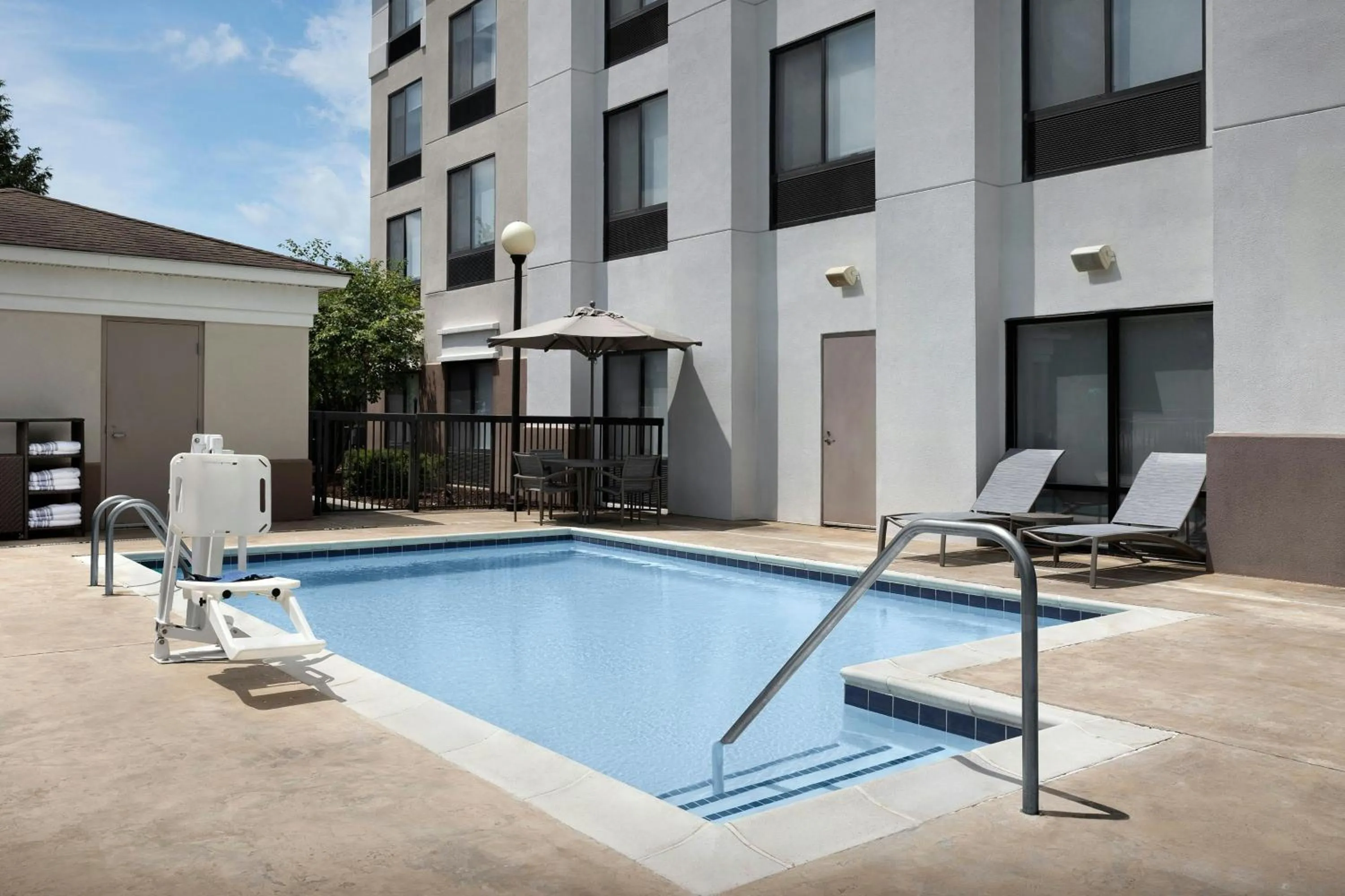 Swimming pool in SpringHill Suites by Marriott Lynchburg Airport/University Area