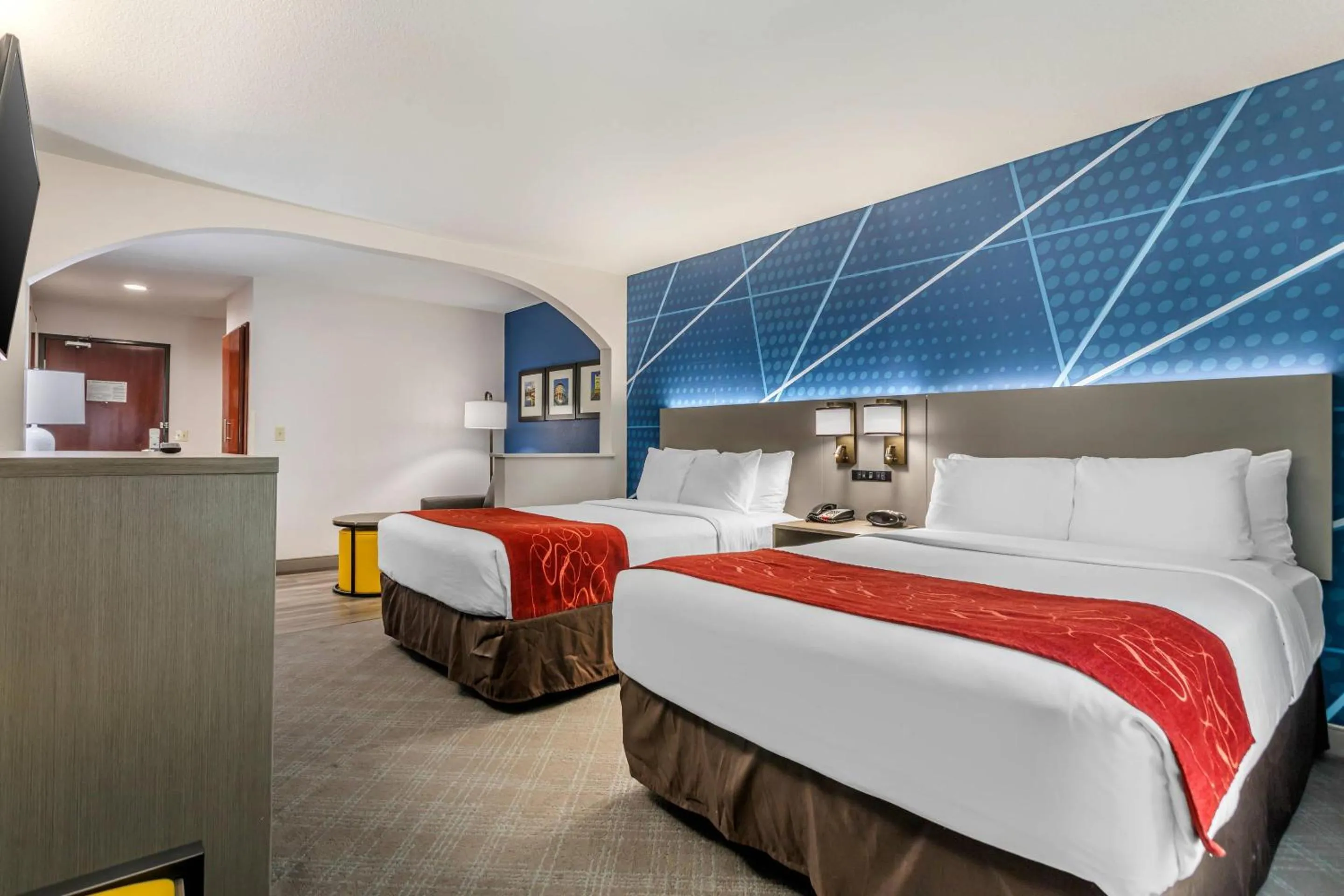 Bedroom, Bed in Comfort Suites Downtown Sacramento