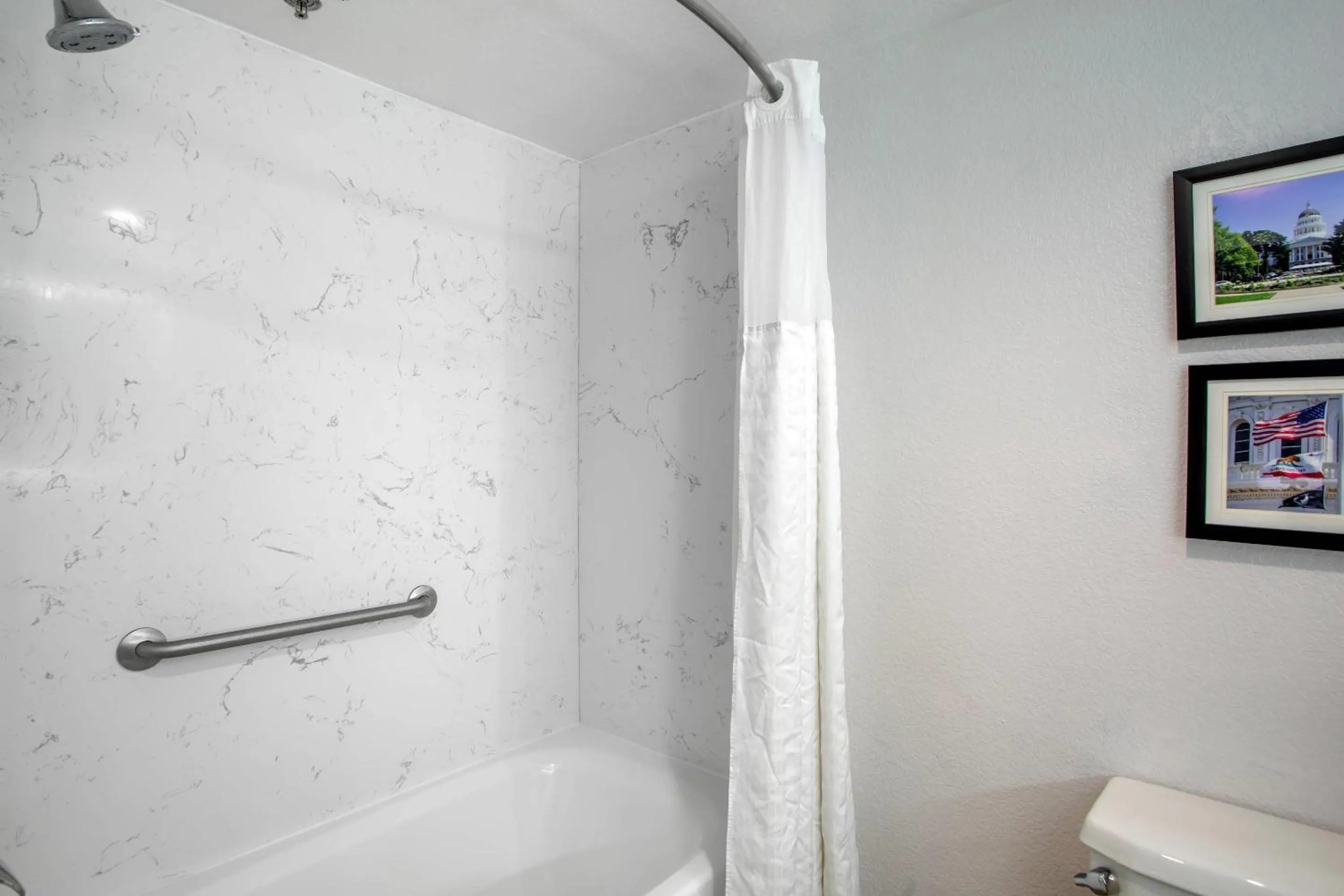 Bedroom in Comfort Suites Downtown Sacramento