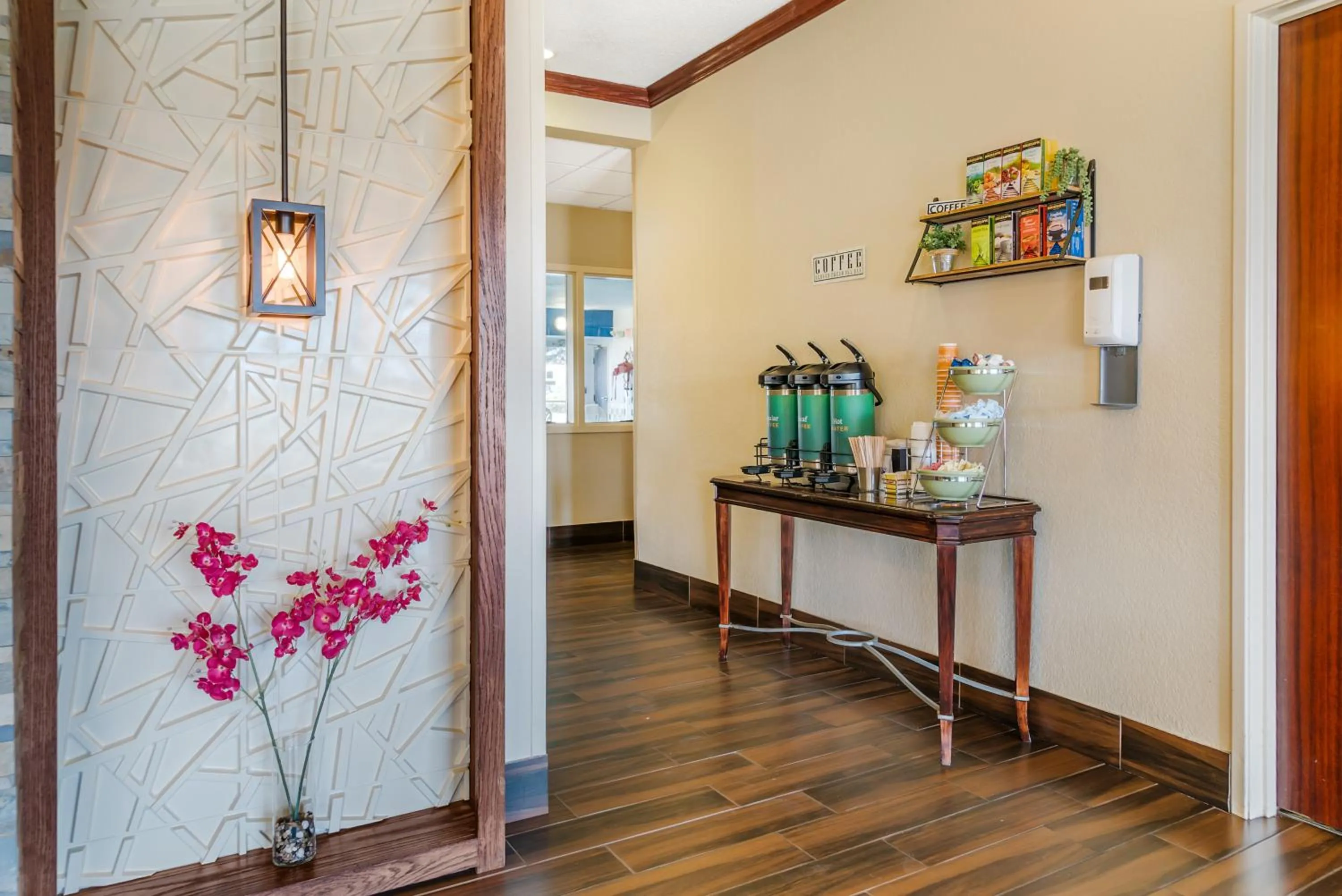 Coffee/tea facilities in Quality Inn & Suites