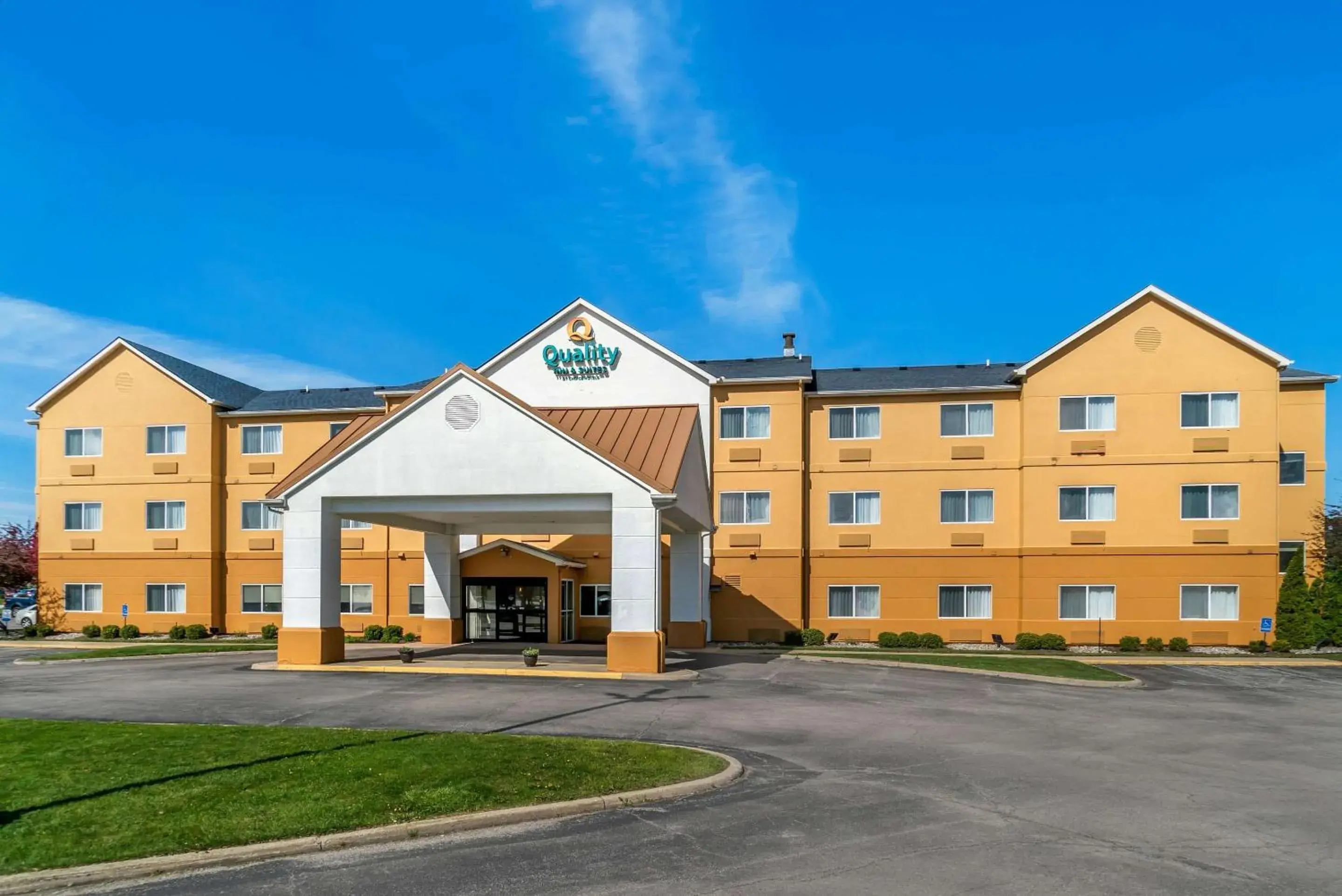 Property building in Quality Inn & Suites Property building in Quality Inn & Suites