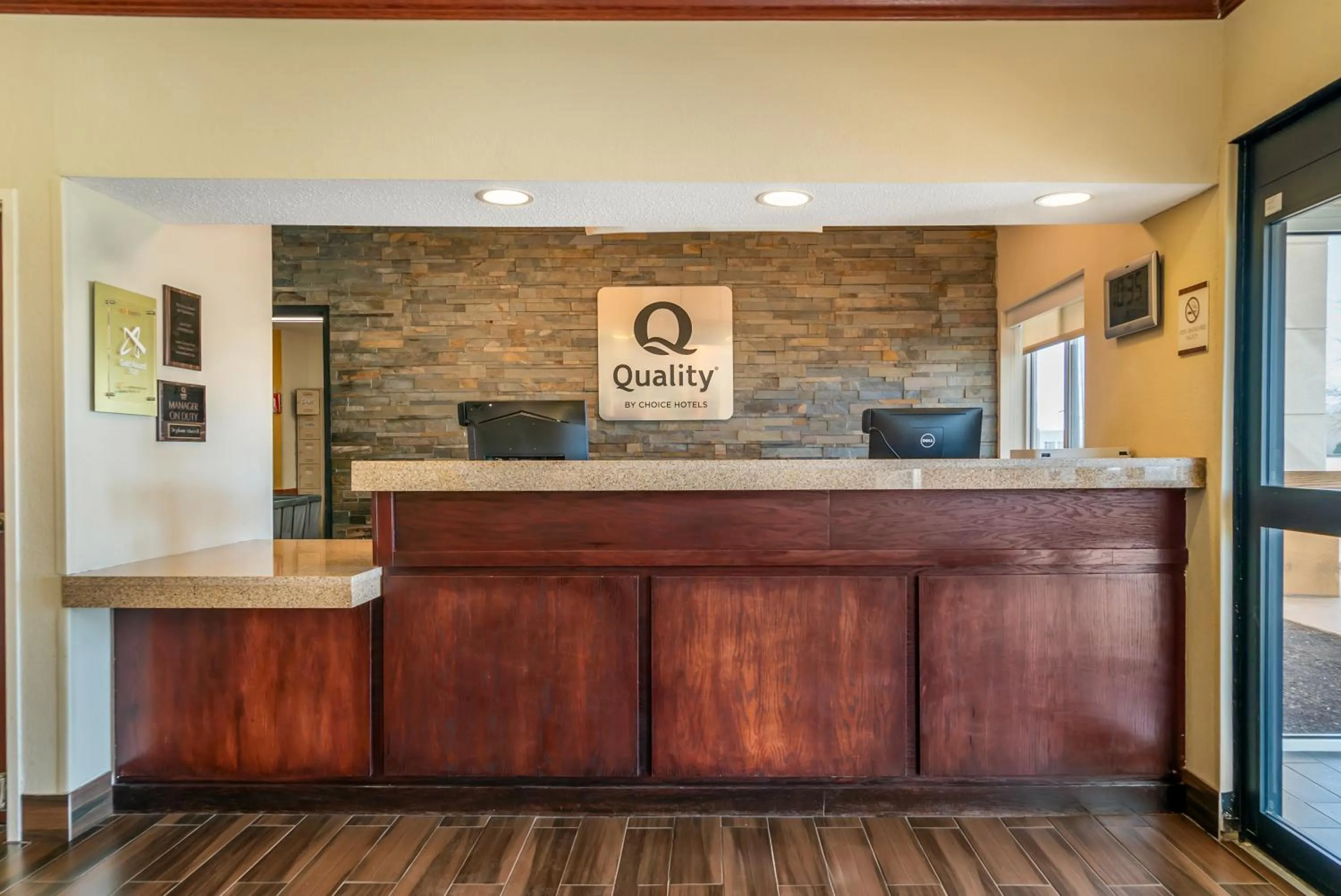 Lobby or reception in Quality Inn & Suites