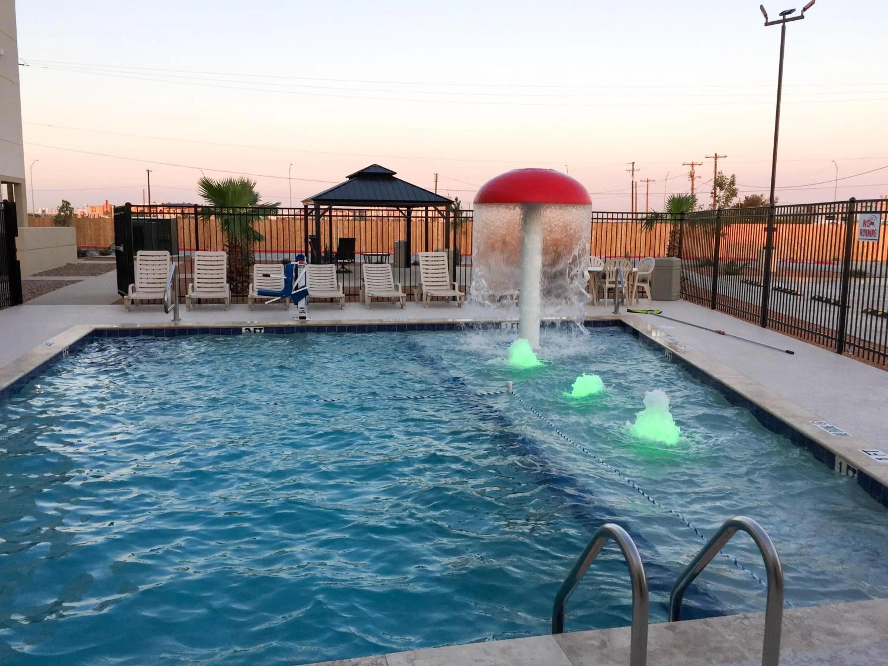 Swimming pool in Motel 6-Midland, TX