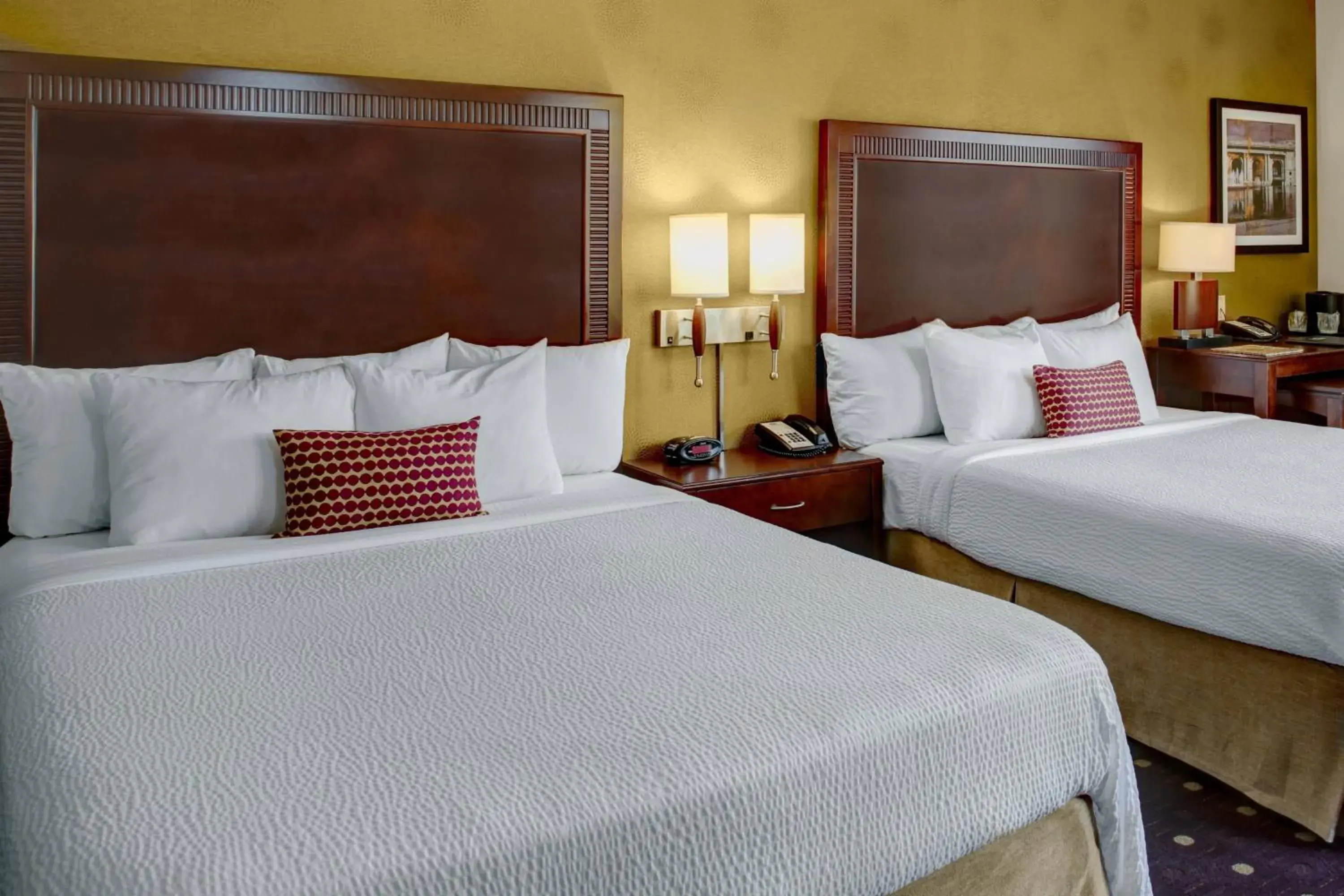 Bed in Courtyard Kansas City Country Club Plaza Bed in Courtyard Kansas City Country Club Plaza