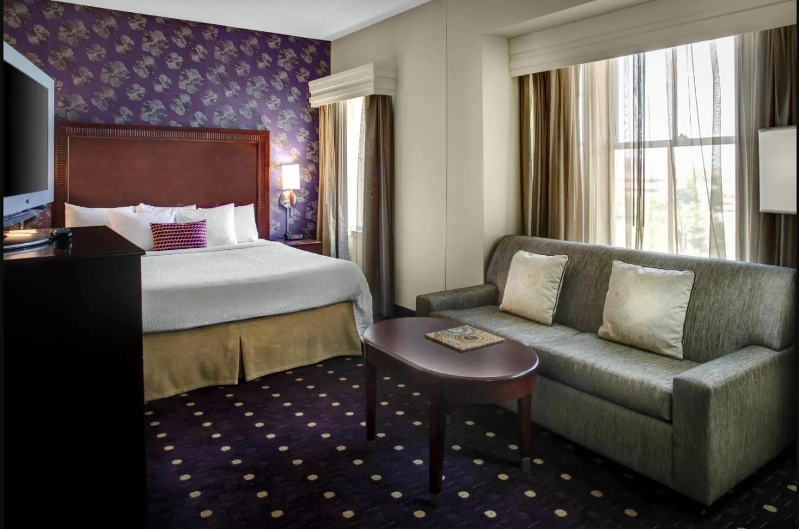 Bedroom in Courtyard Kansas City Country Club Plaza