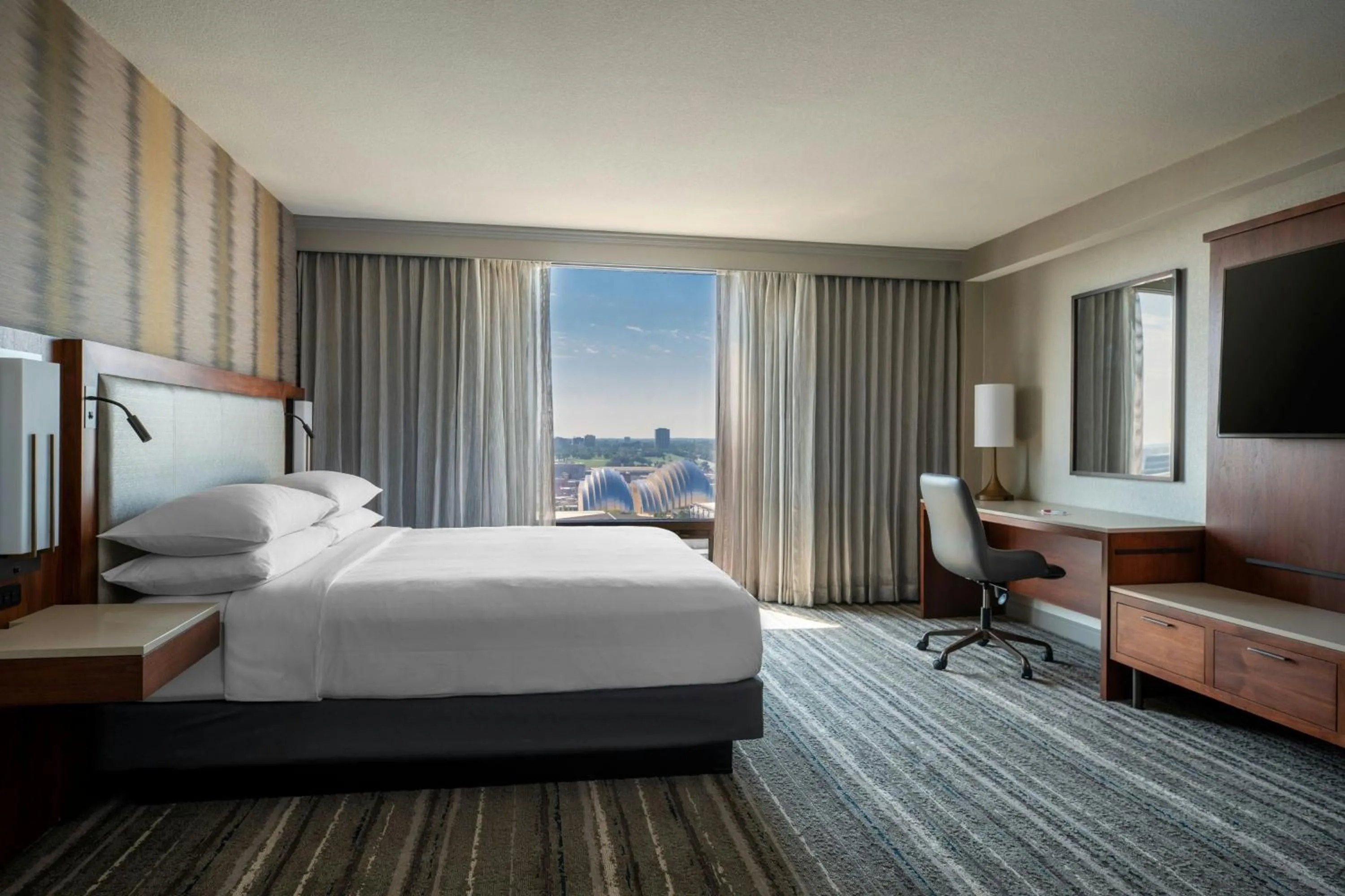 Bedroom, Bed in Kansas City Marriott Downtown