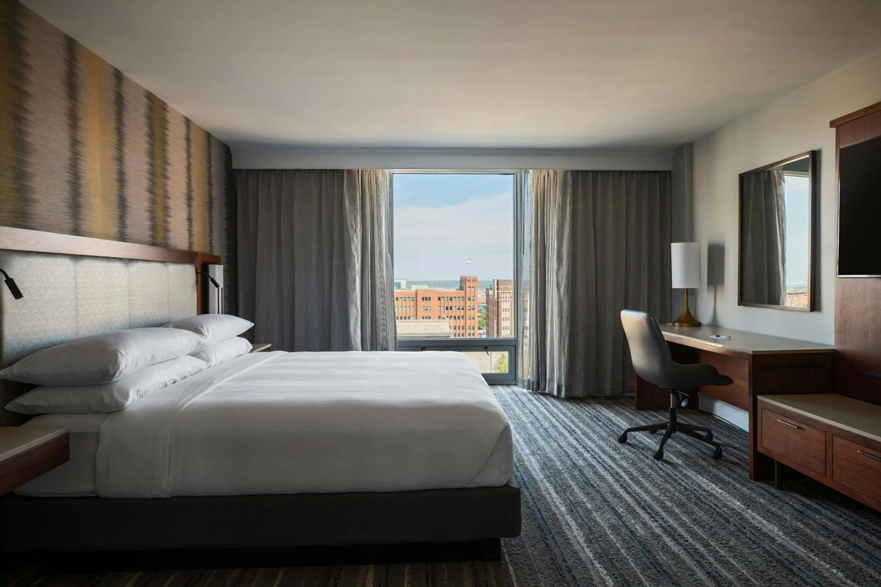 Bedroom, Bed in Kansas City Marriott Downtown