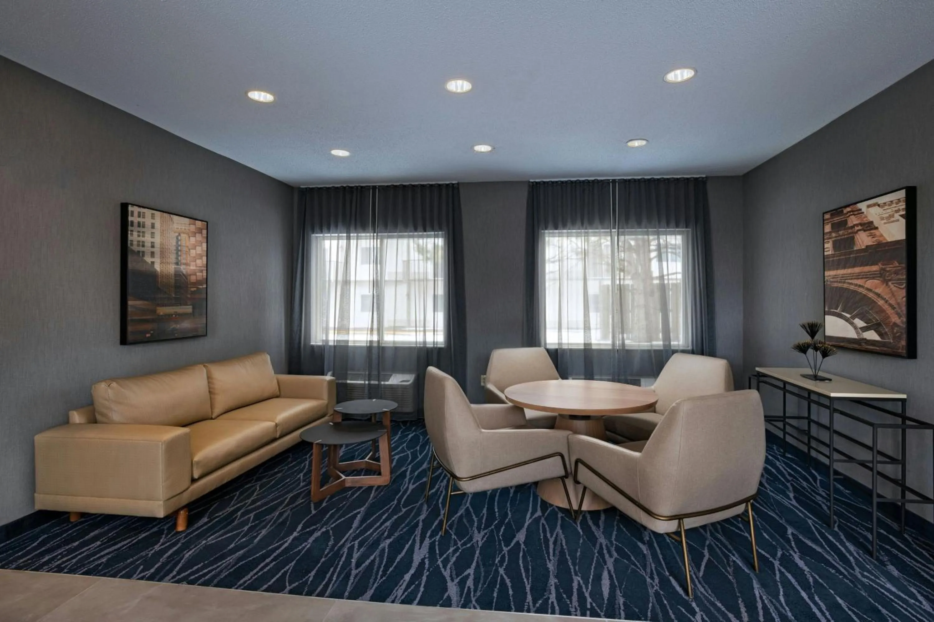 Lounge or bar in Fairfield Inn & Suites Kansas City Airport