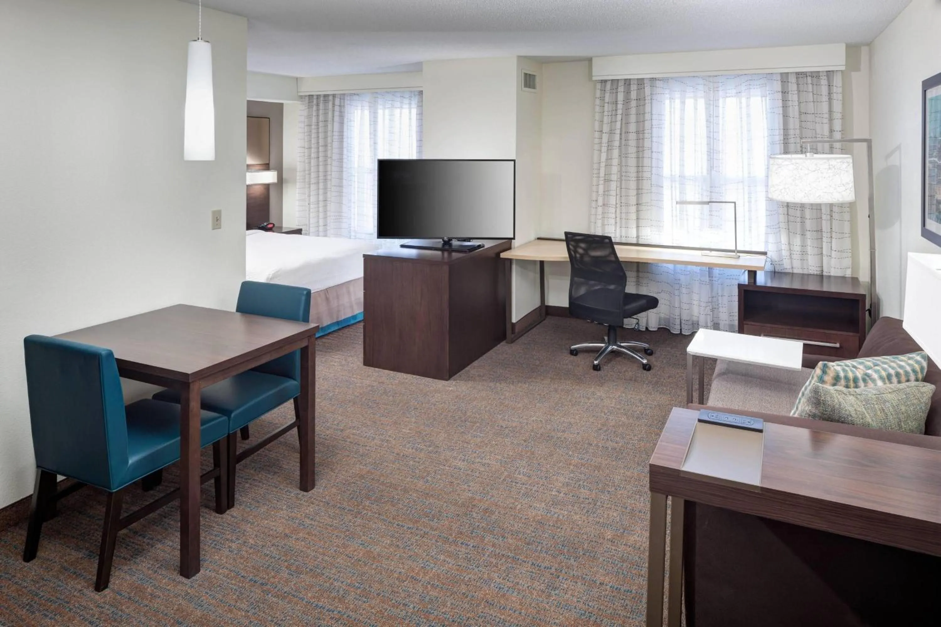 Photo of the whole room in Residence Inn Kansas City Country Club Plaza