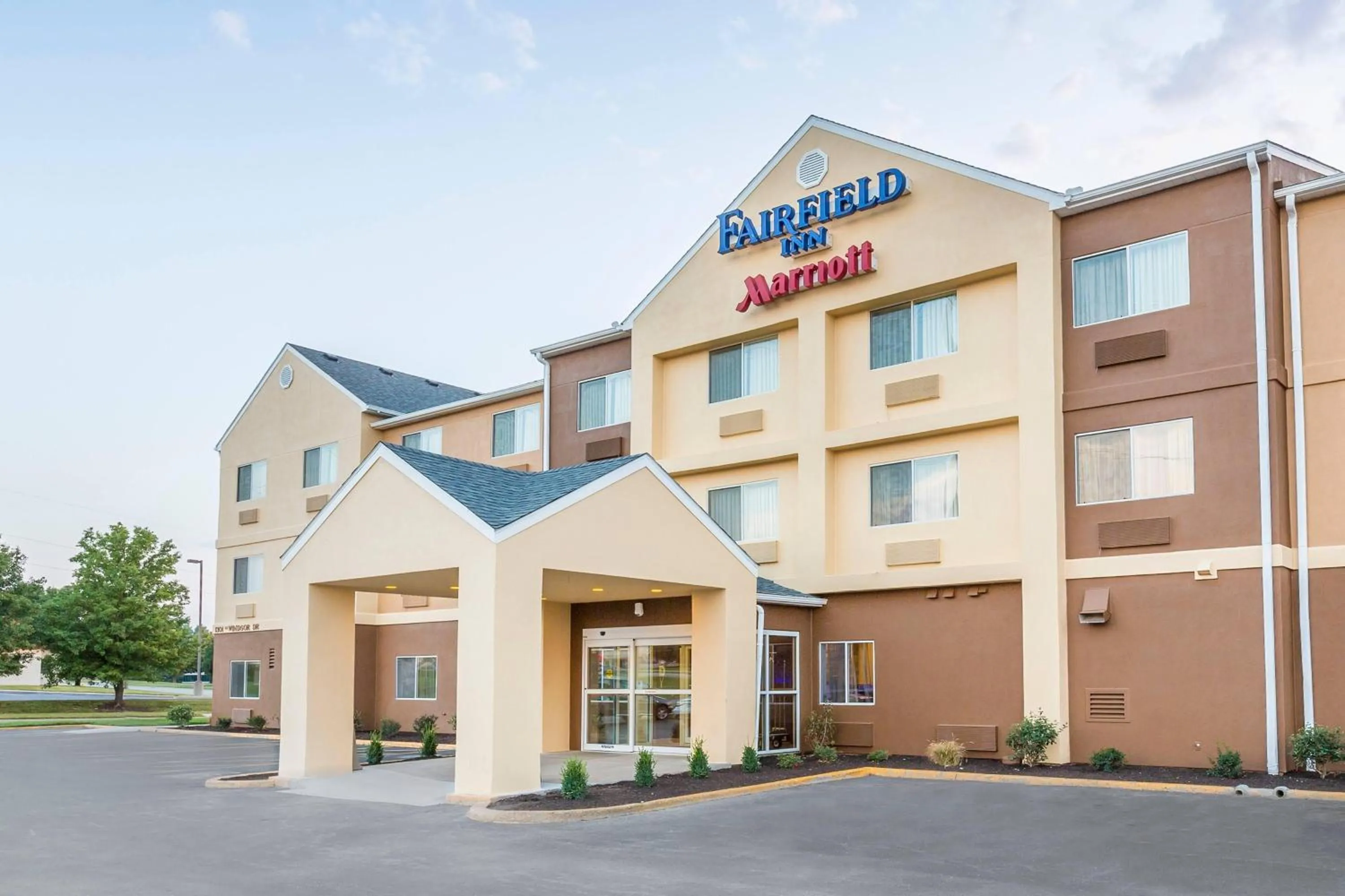 Property building in Fairfield Inn & Suites Kansas City Lee's Summit