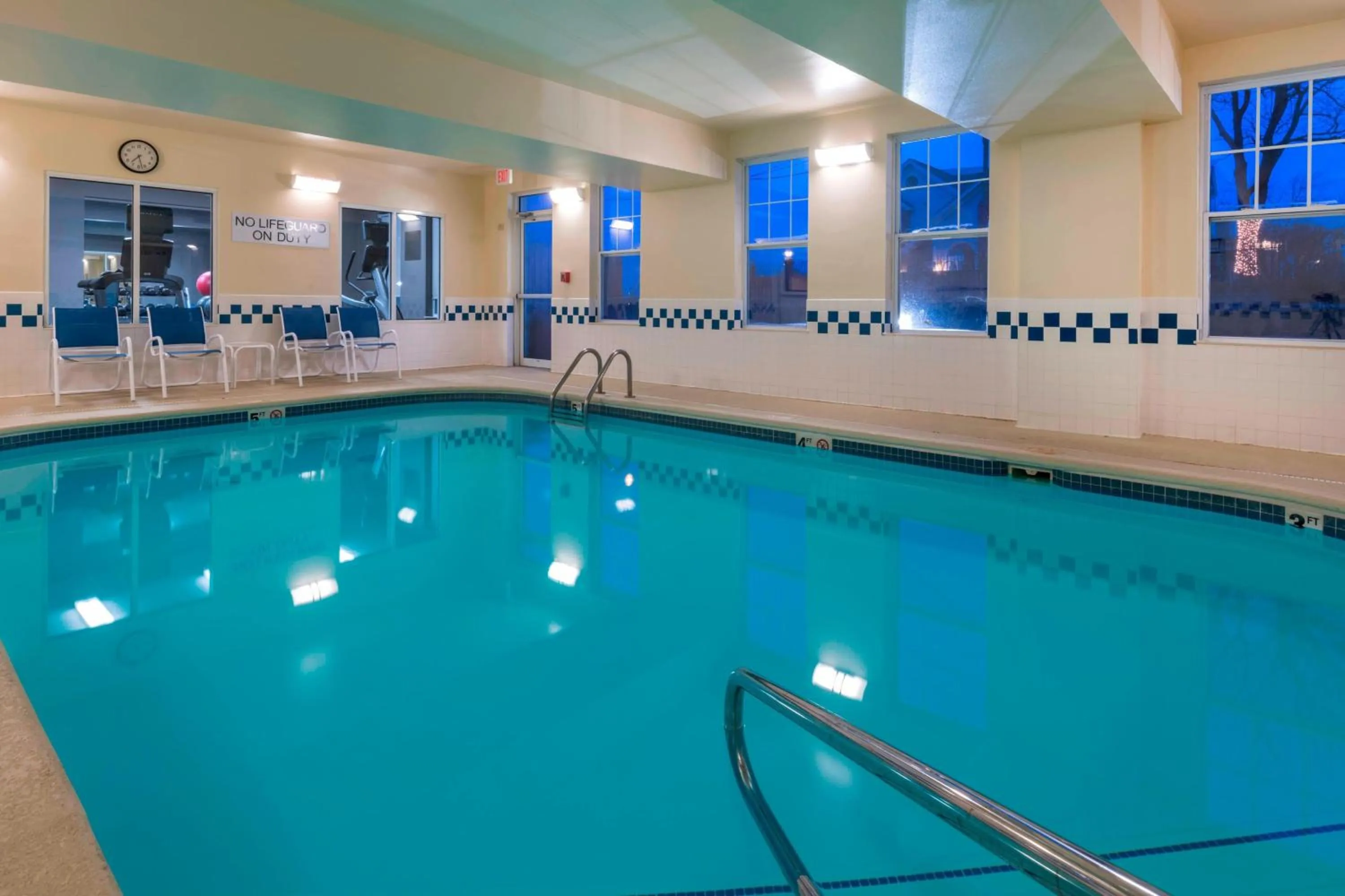 Swimming pool in Fairfield Inn Kansas City Downtown/Union Hill