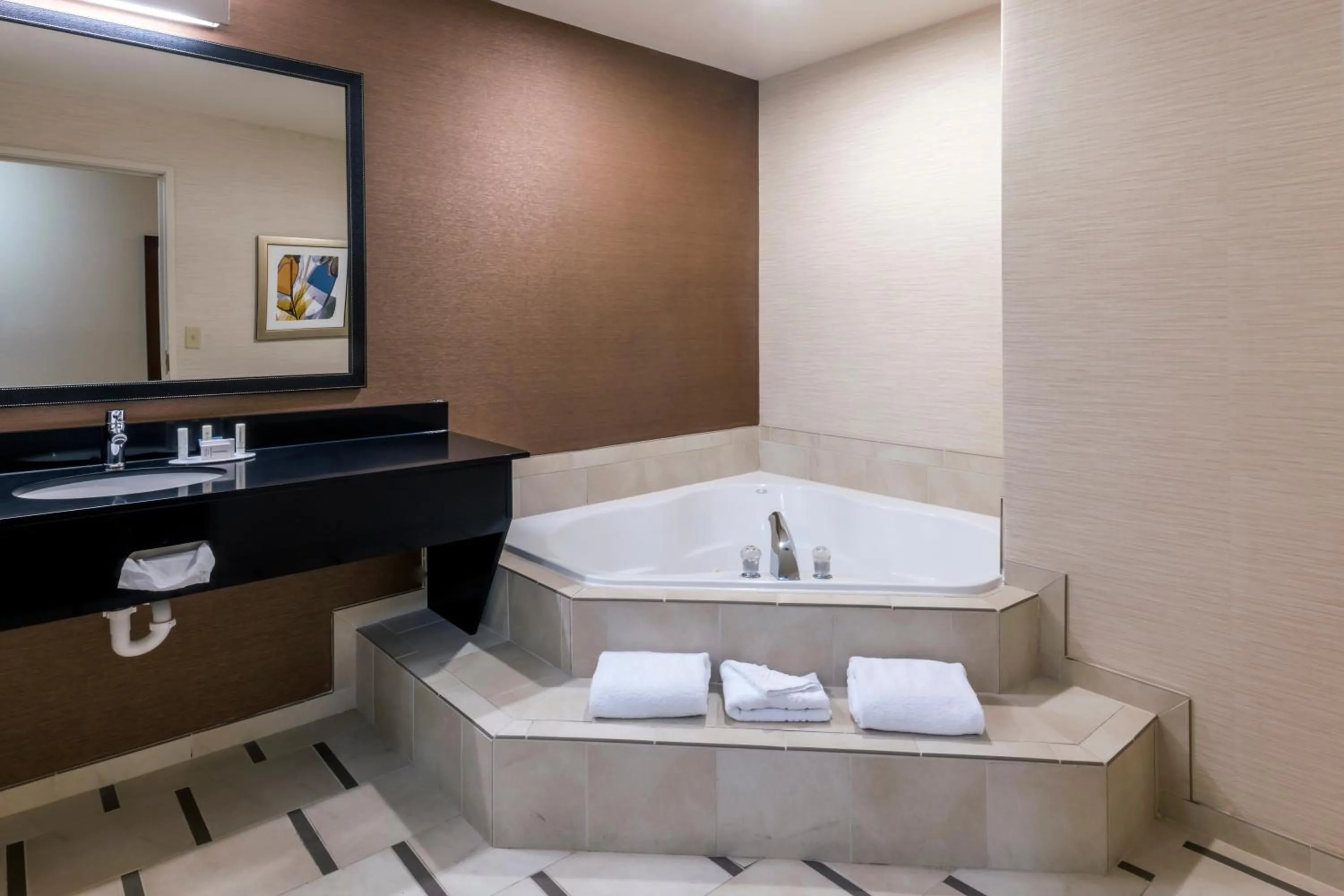 Bathroom in Fairfield Inn Kansas City Downtown/Union Hill