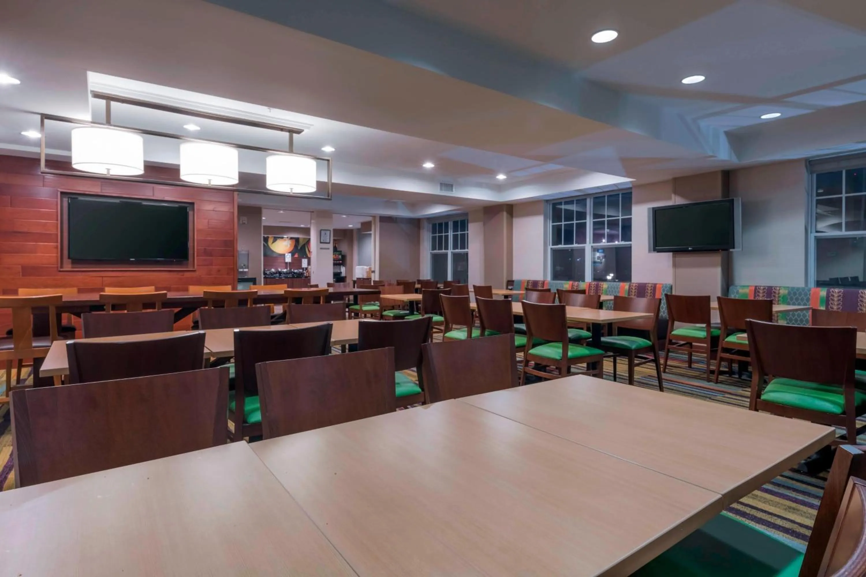 Restaurant/places to eat in Fairfield Inn Kansas City Downtown/Union Hill