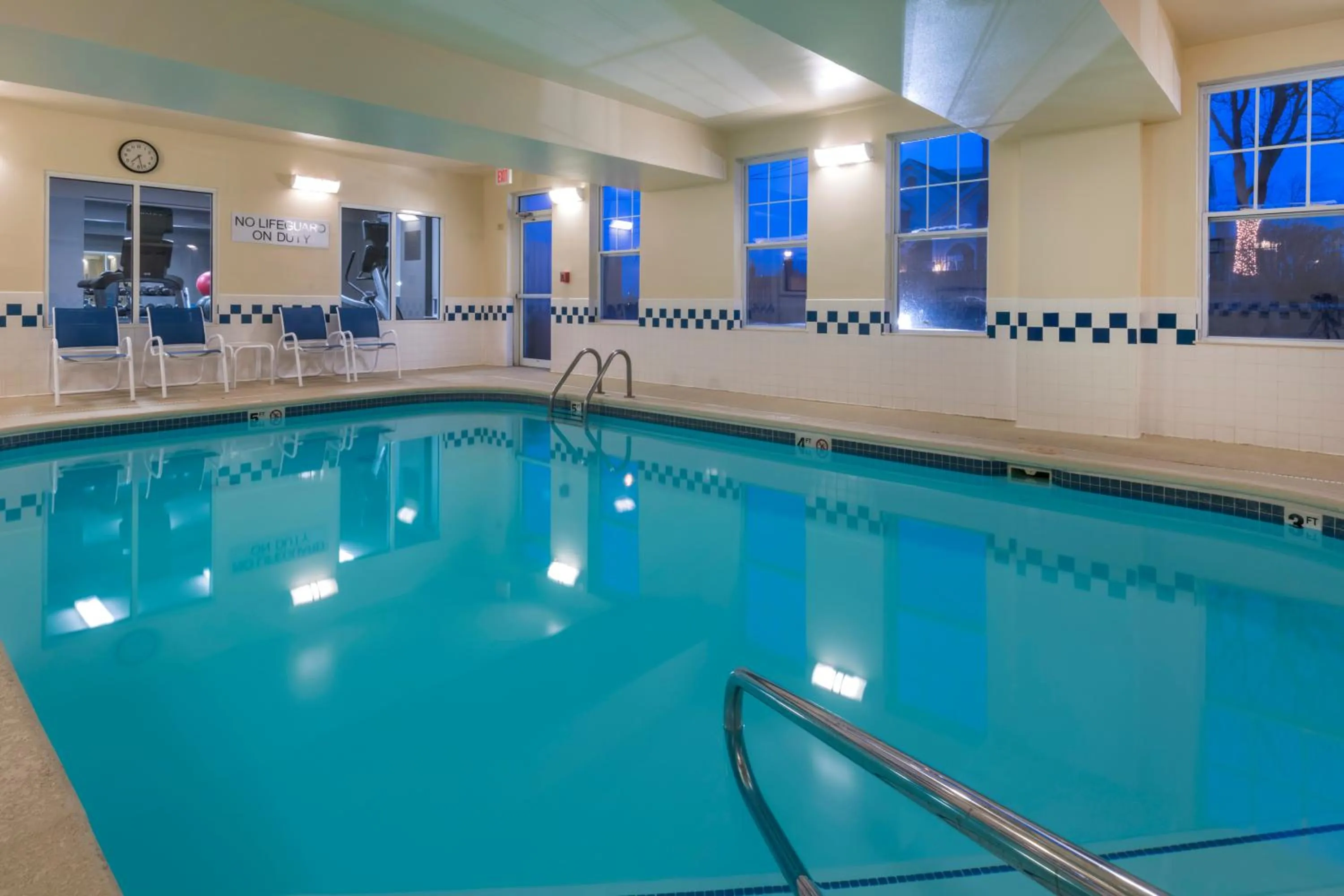 Swimming pool in Fairfield Inn Kansas City Downtown/Union Hill