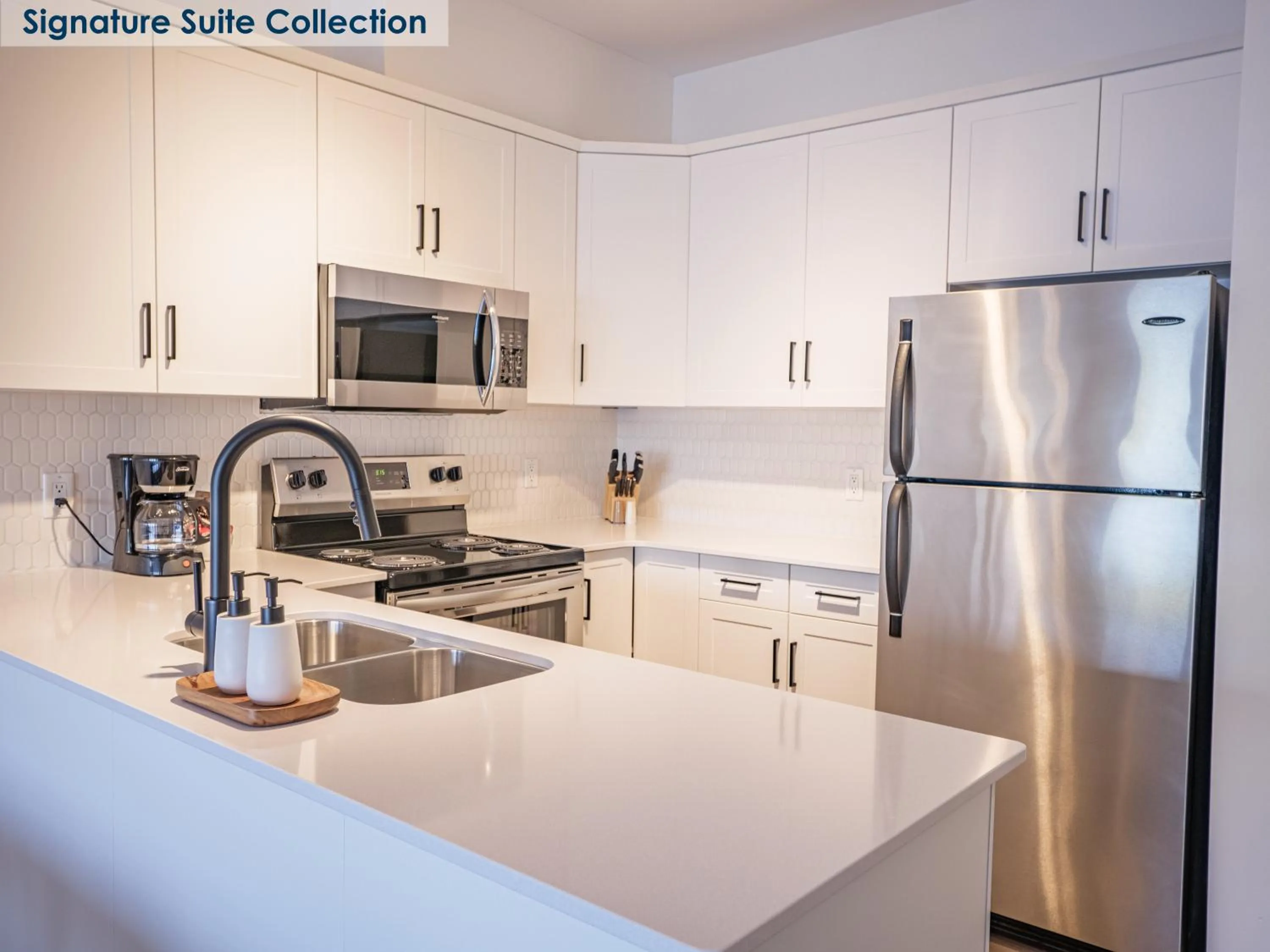 Kitchen or kitchenette in Waters Edge Shoreside Suites