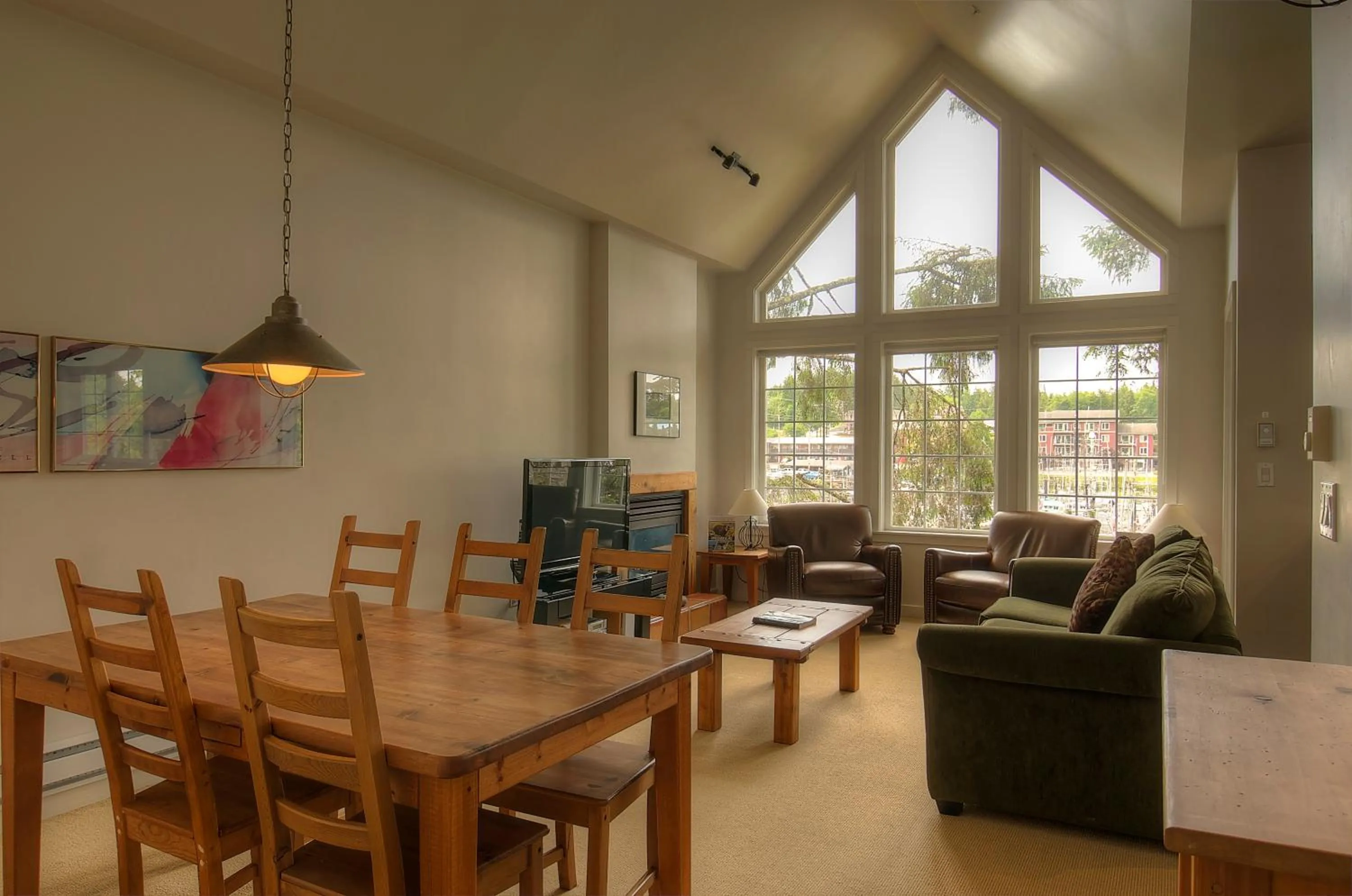Dining area in Waters Edge Shoreside Suites