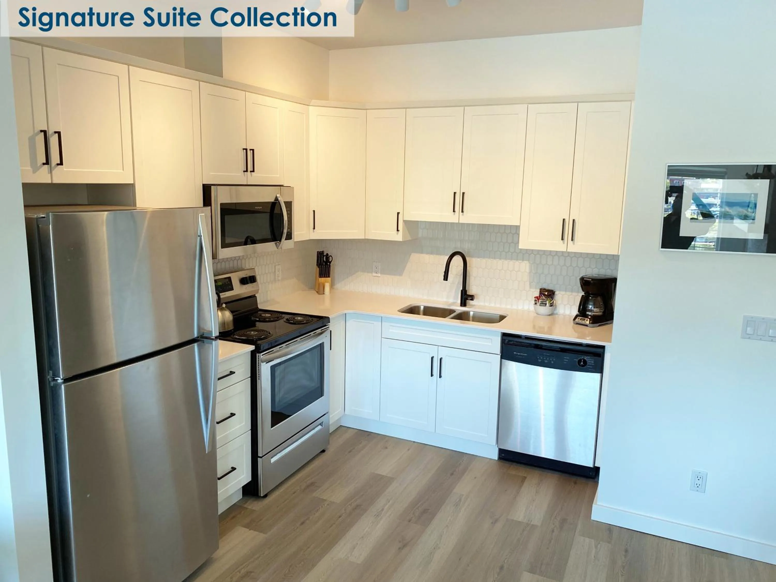 Kitchen or kitchenette in Waters Edge Shoreside Suites