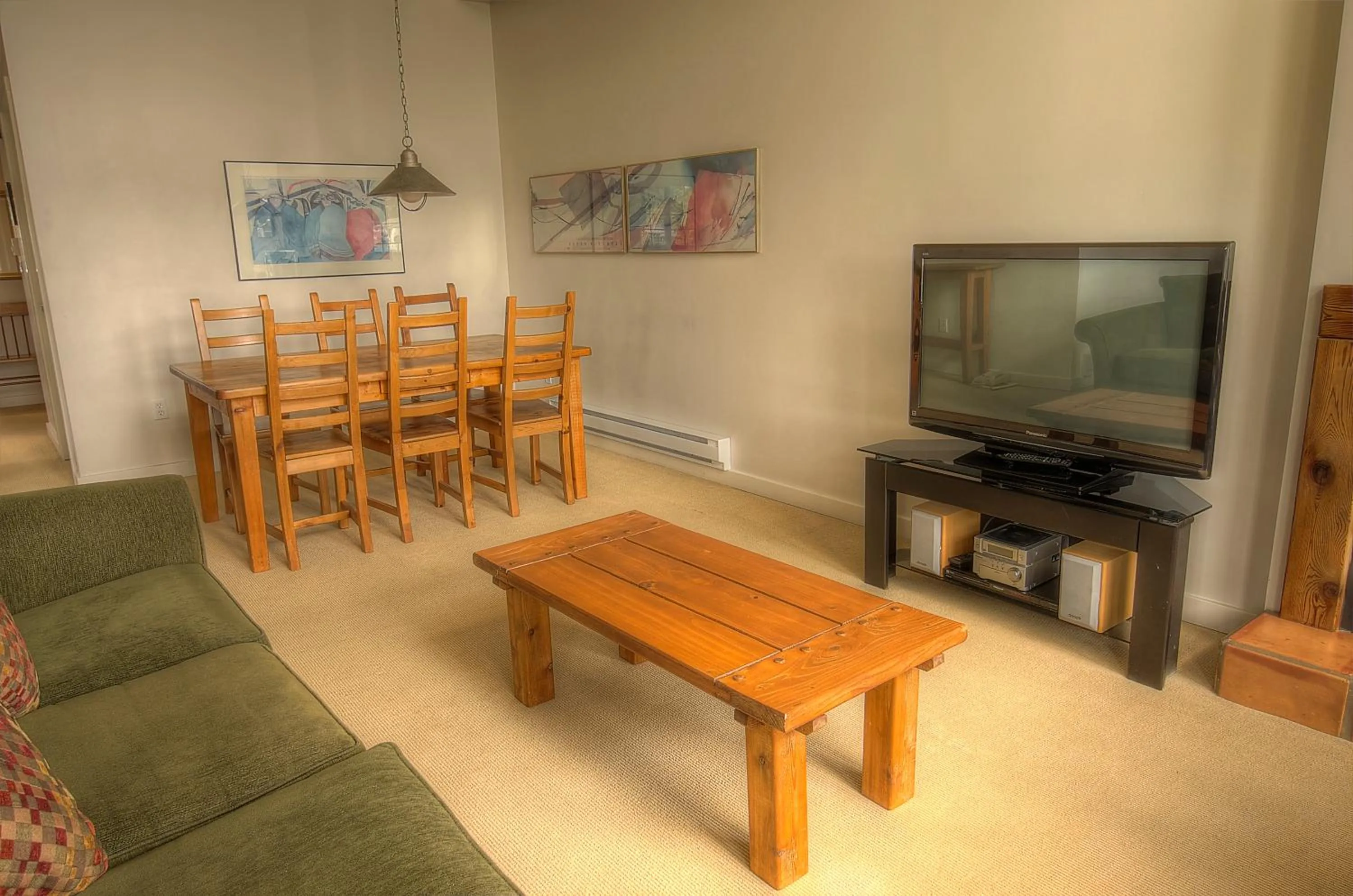 TV and multimedia in Waters Edge Shoreside Suites