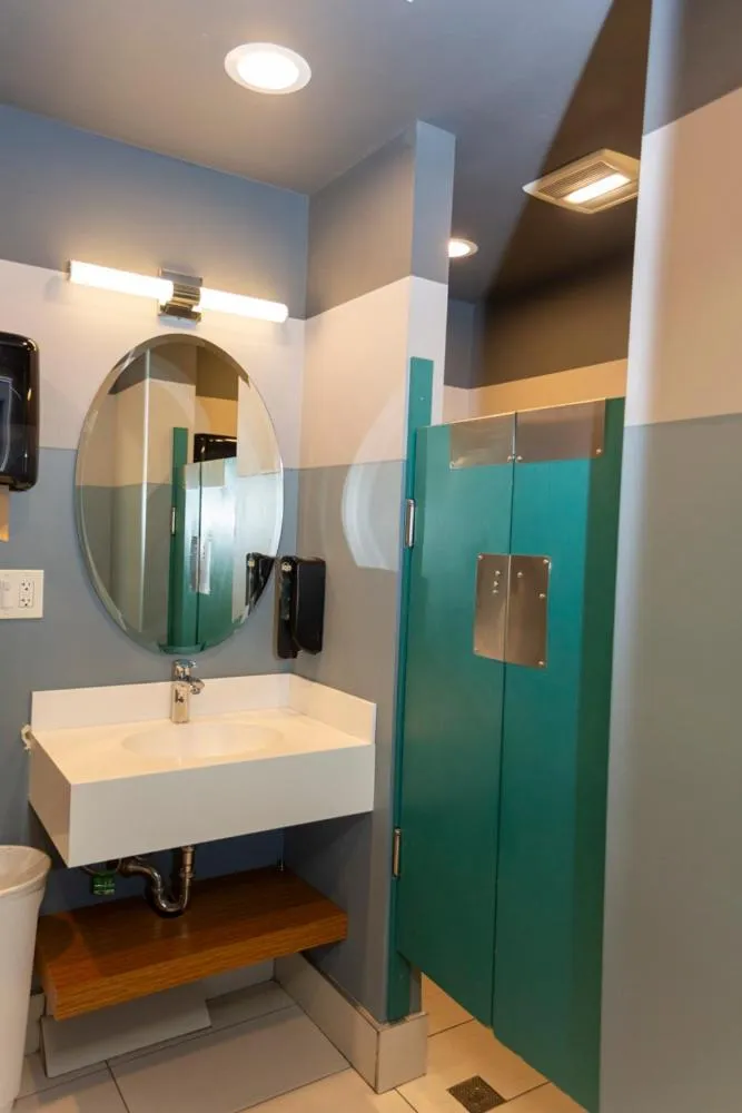 Chicago Parthenon Hostel