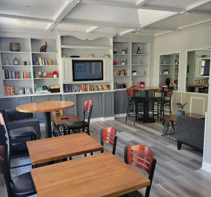 Property building in Chicago Parthenon Hostel