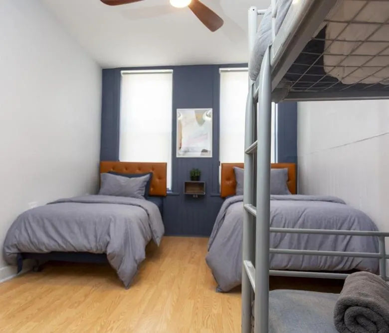 Bed in Chicago Parthenon Hostel