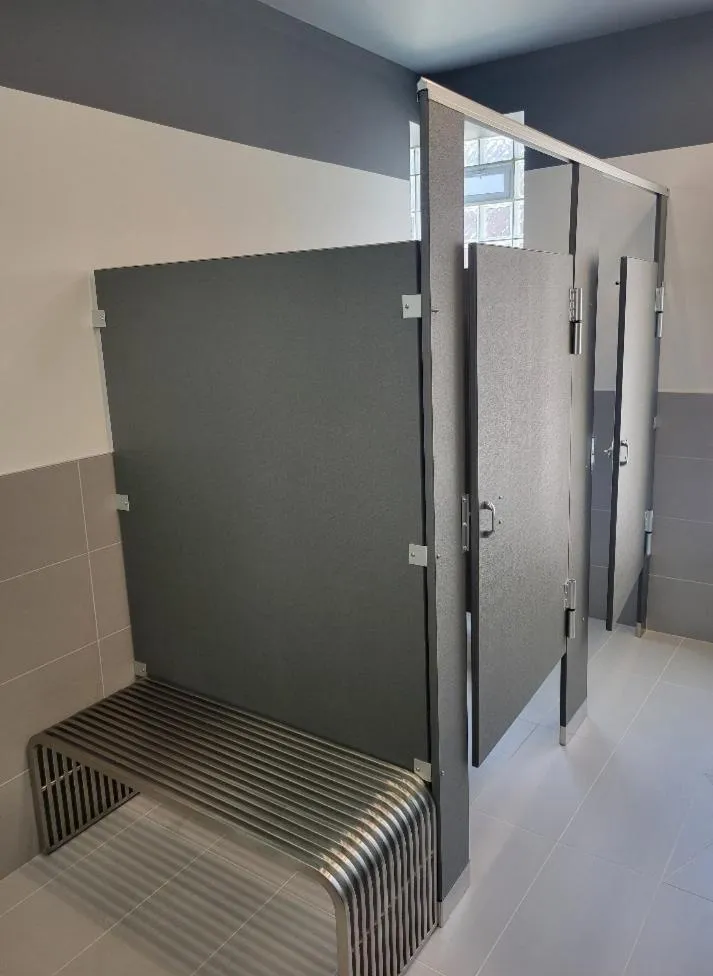 Bathroom in Chicago Parthenon Hostel