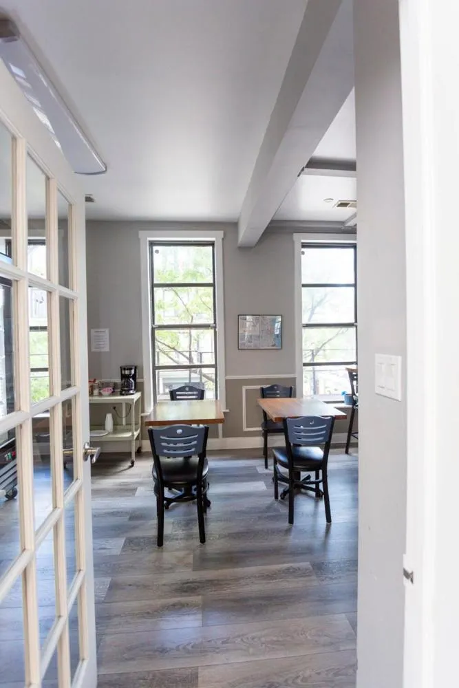 Restaurant/places to eat in Chicago Parthenon Hostel