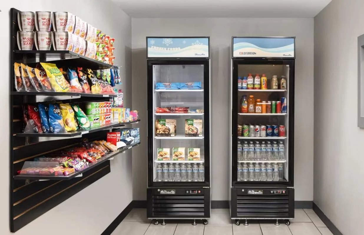 Supermarket/grocery shop in Garner Hotel Macon West by IHG