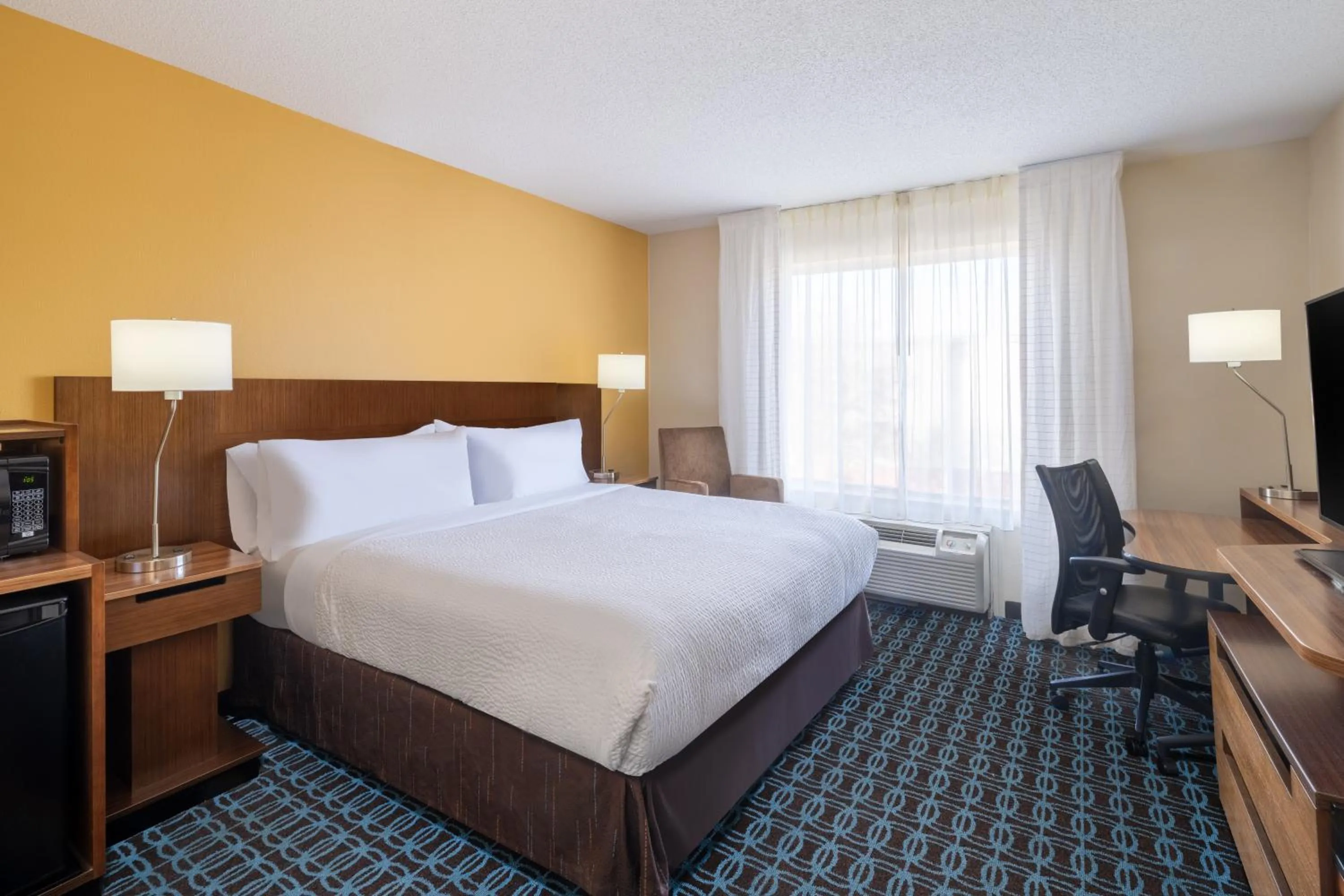 Bedroom, Bed in Garner Hotel Macon West by IHG