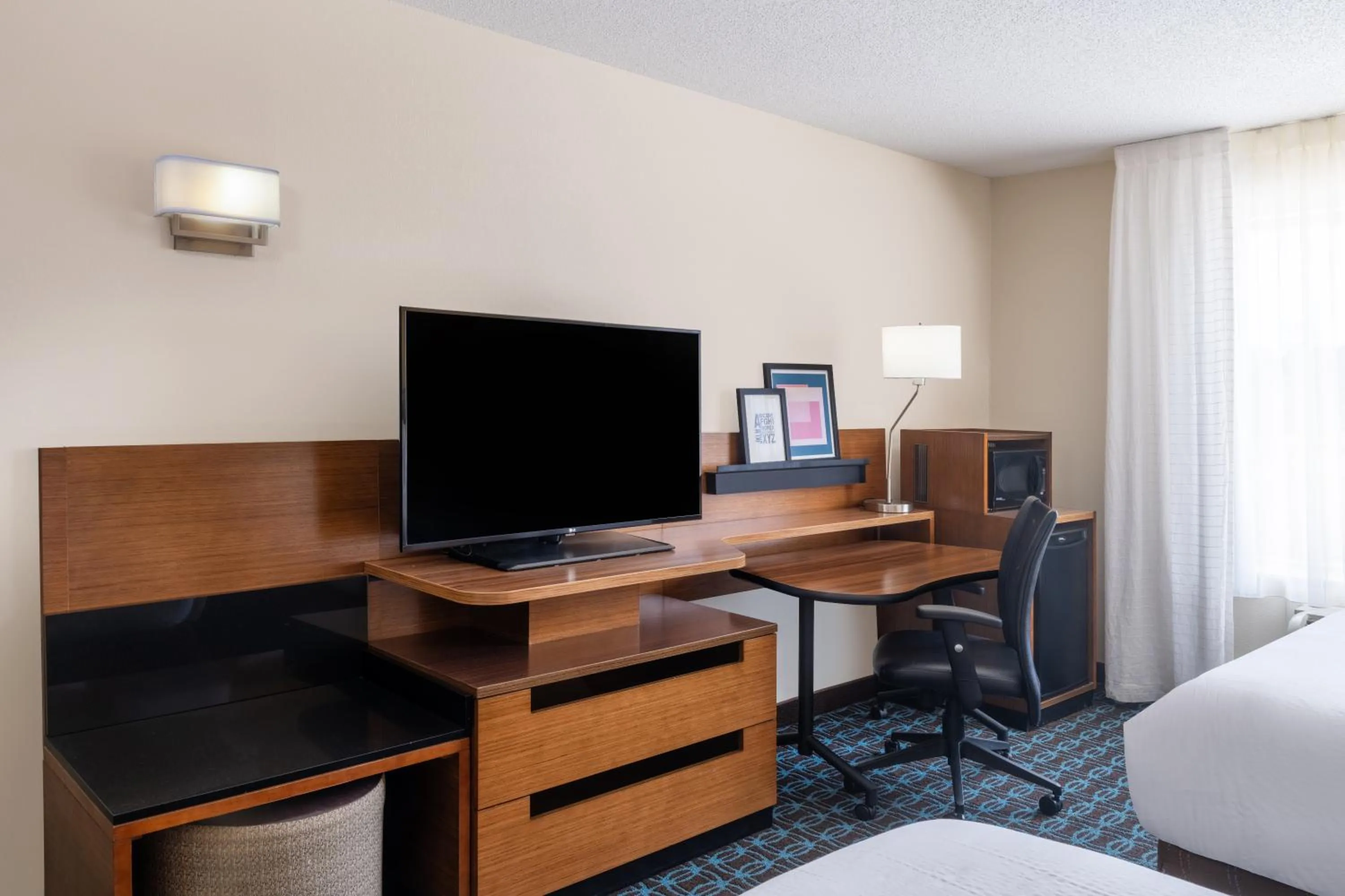 TV and multimedia, Bed in Garner Hotel Macon West by IHG