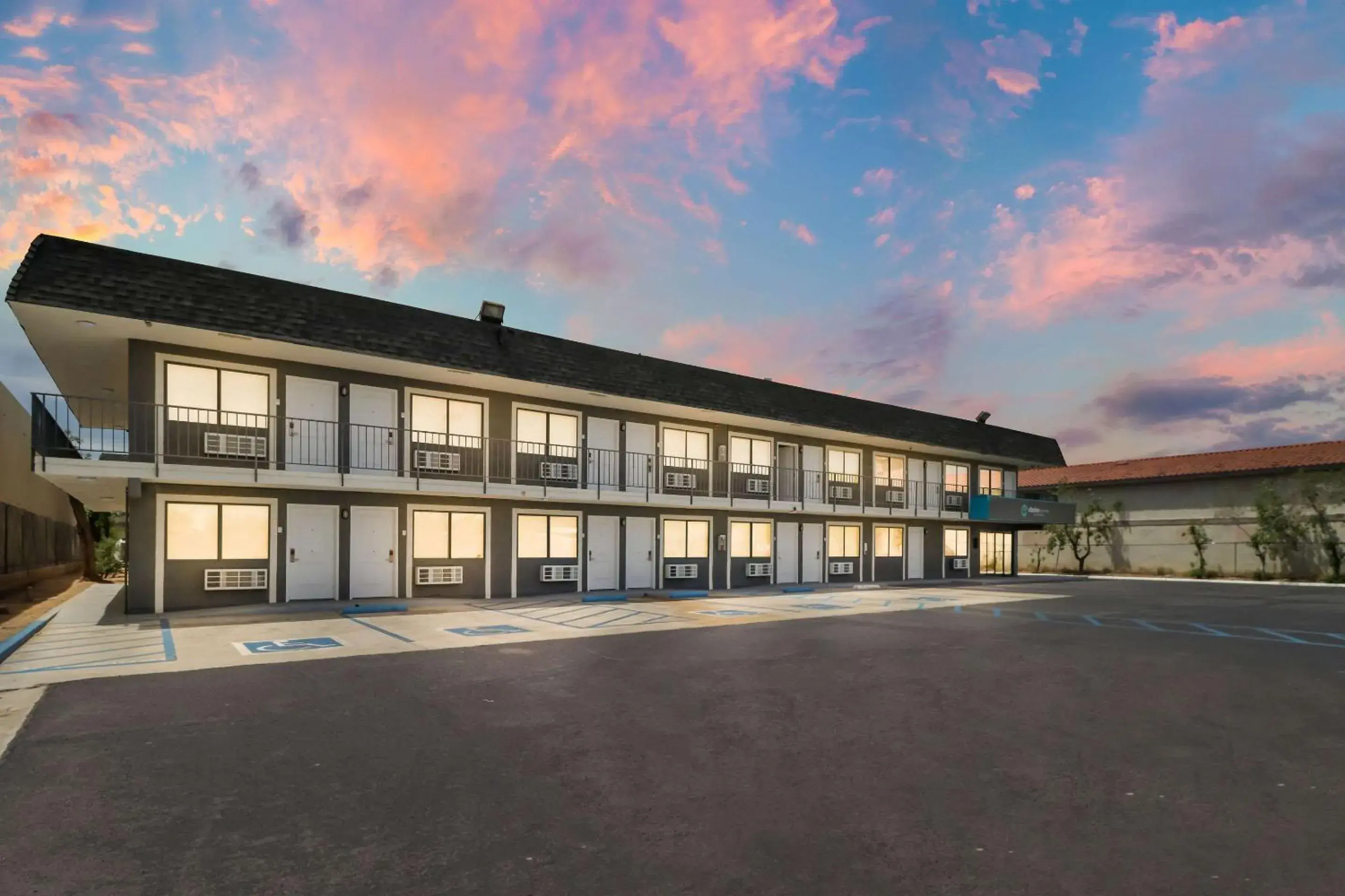 Property building in Clarion Pointe Ridgecrest near China Lake Naval Station Property building in Clarion Pointe Ridgecrest near China Lake Naval Station