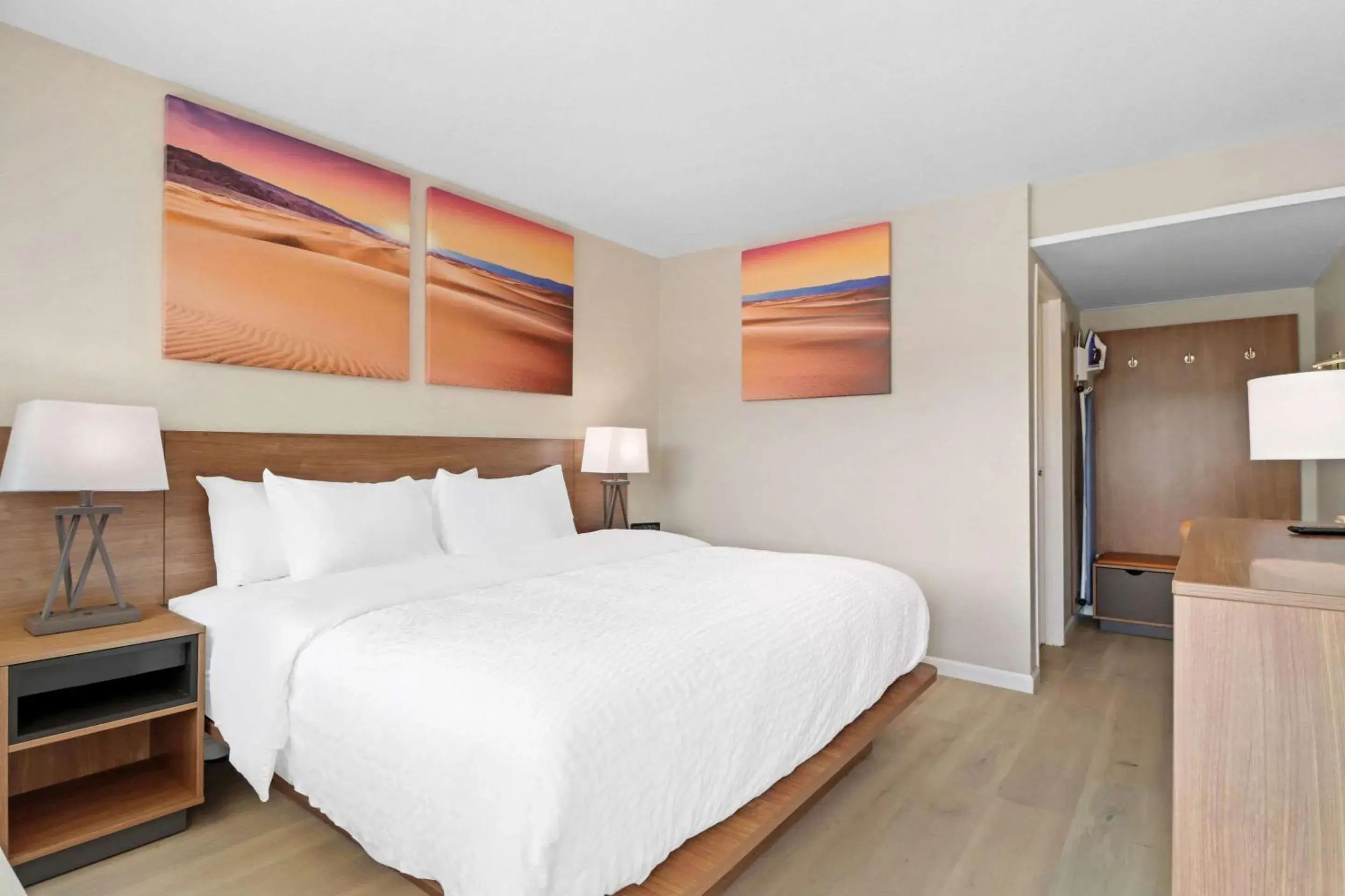 Bedroom, Bed in Clarion Pointe Ridgecrest near China Lake Naval Station Bedroom, Bed in Clarion Pointe Ridgecrest near China Lake Naval Station