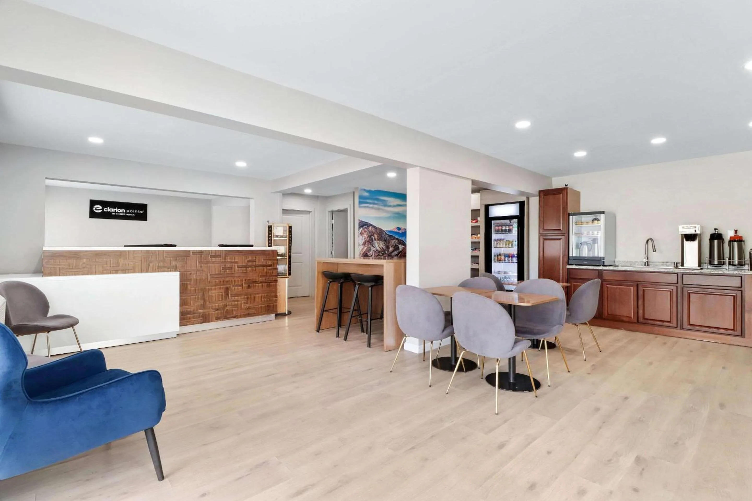 Lobby or reception in Clarion Pointe Ridgecrest near China Lake Naval Station